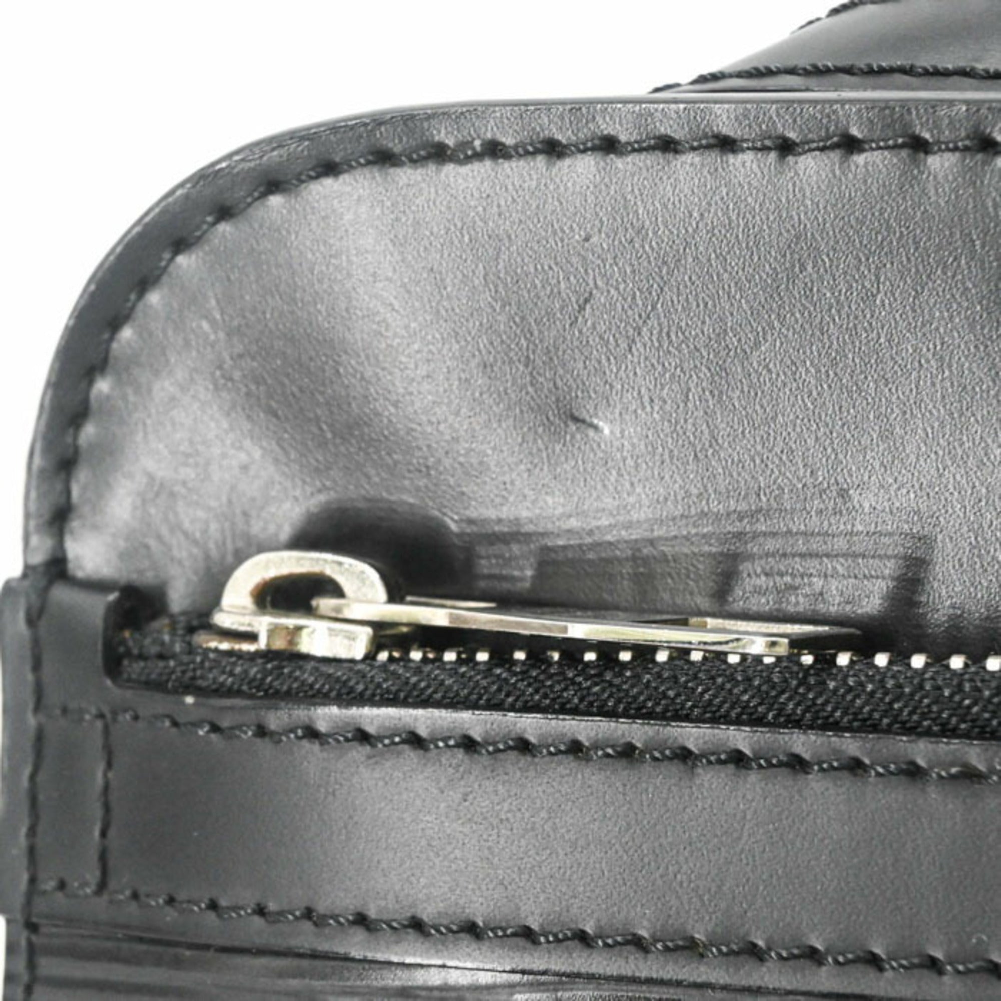 Louis Vuitton Black Epi Leather Clutch Bag (Pre-Owned)