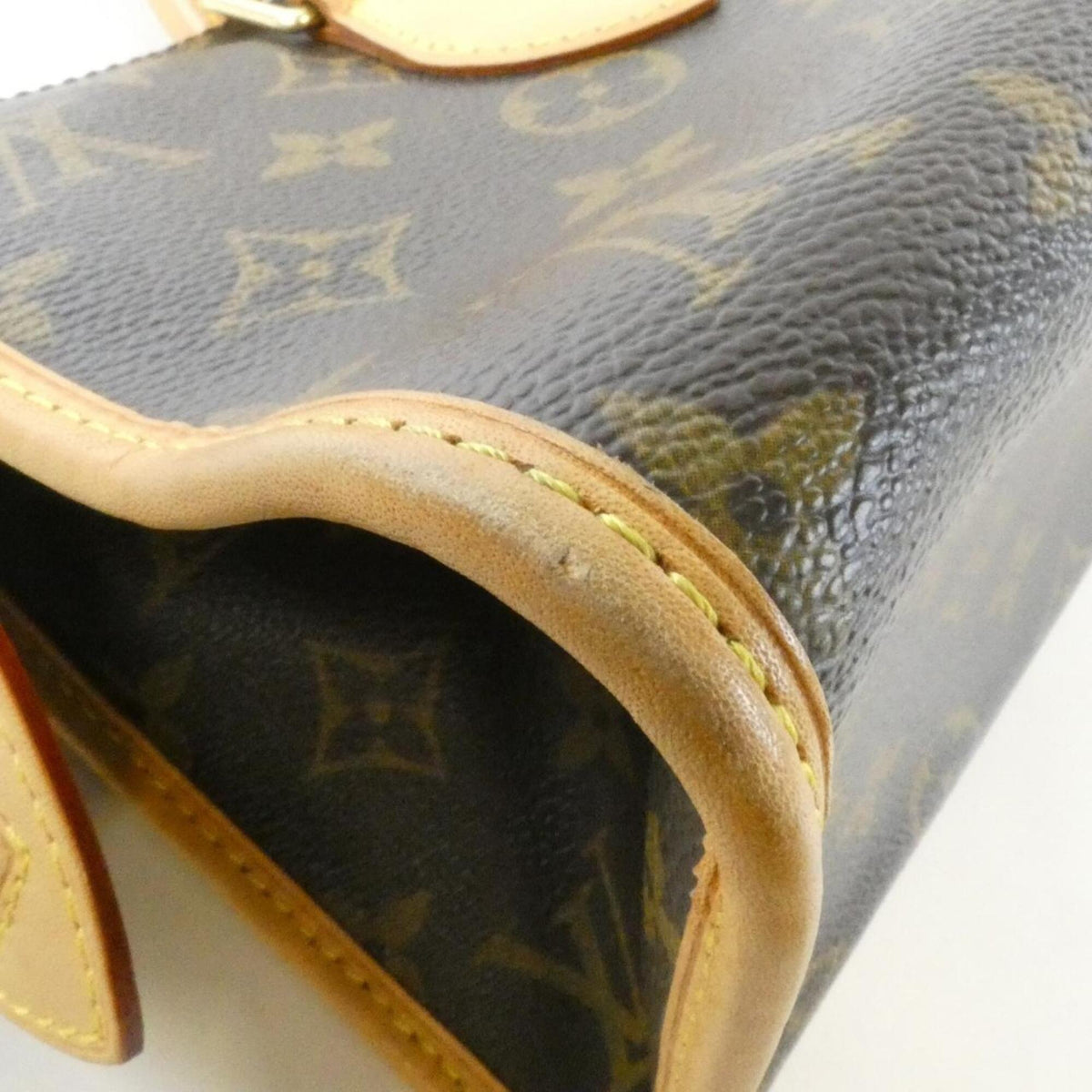 Louis Vuitton Marron Coated Canvas Handbag (Pre-Owned)