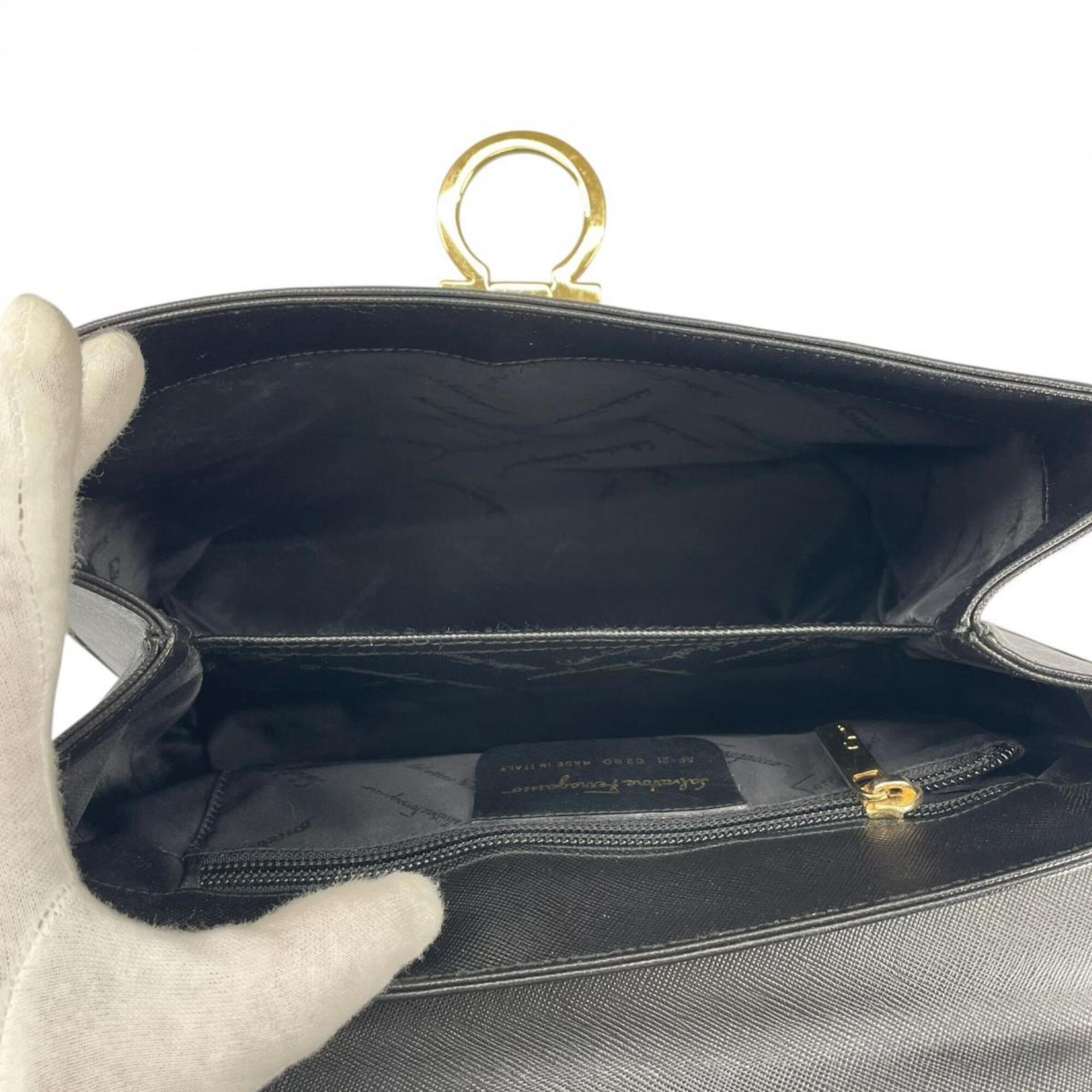 Salvatore Ferragamo Black Leather Handbag Shoulder Bag (Pre-Owned)