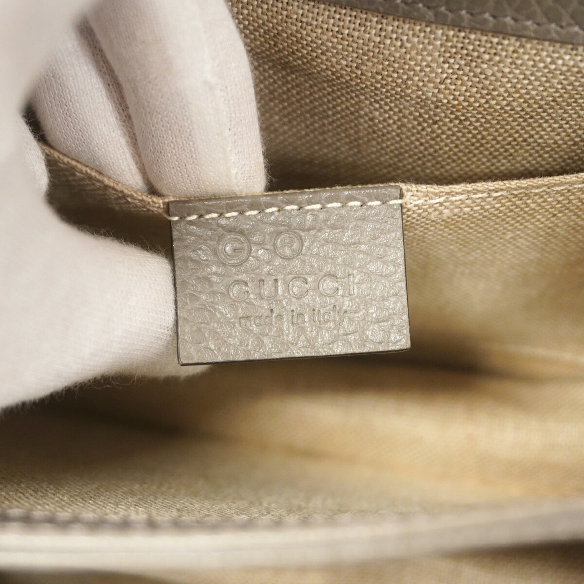 Gucci Gray Leather Shoulder Bag (Pre-Owned)
