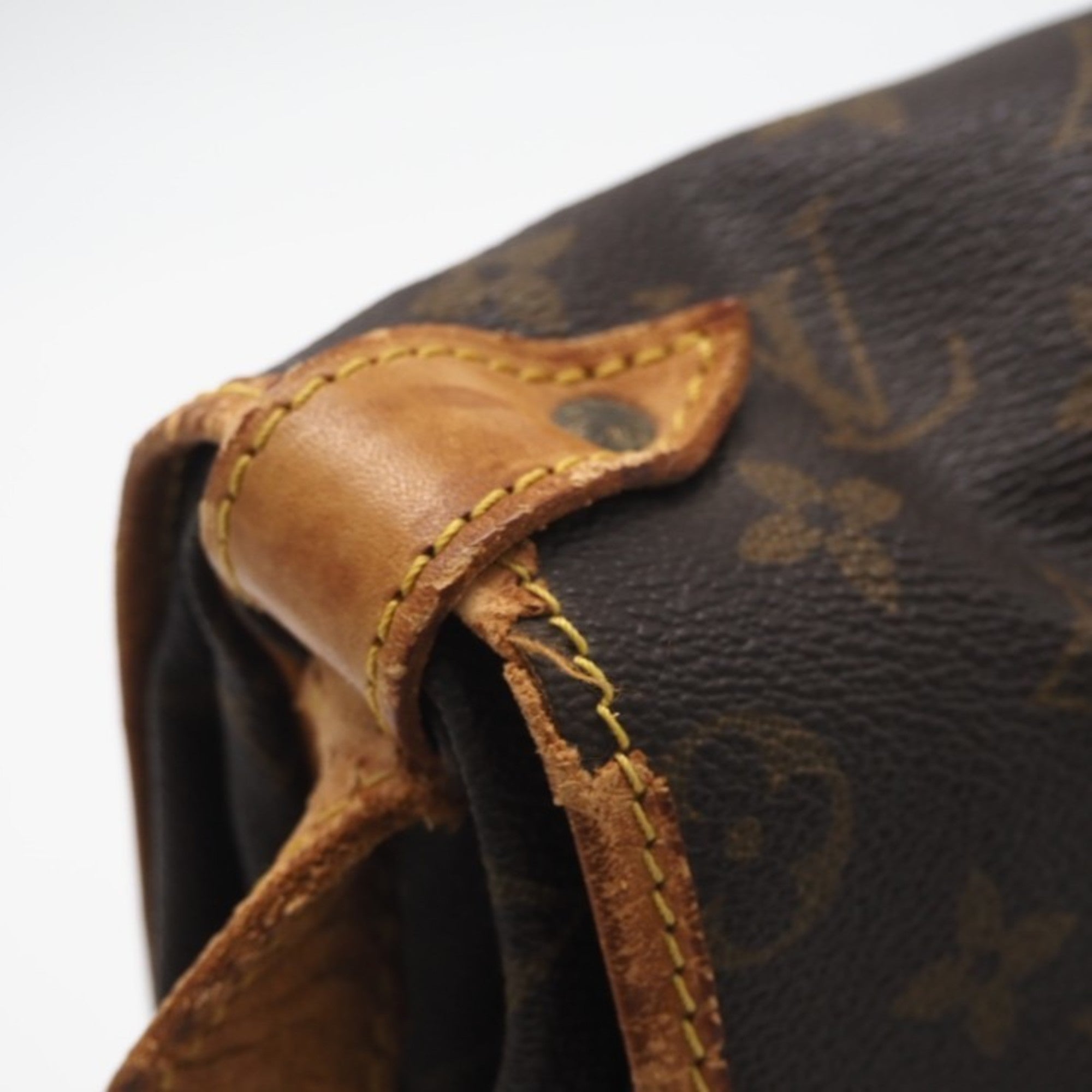 Louis Vuitton Brown Monogram Monogram Shoulder Bag (Pre-Owned)