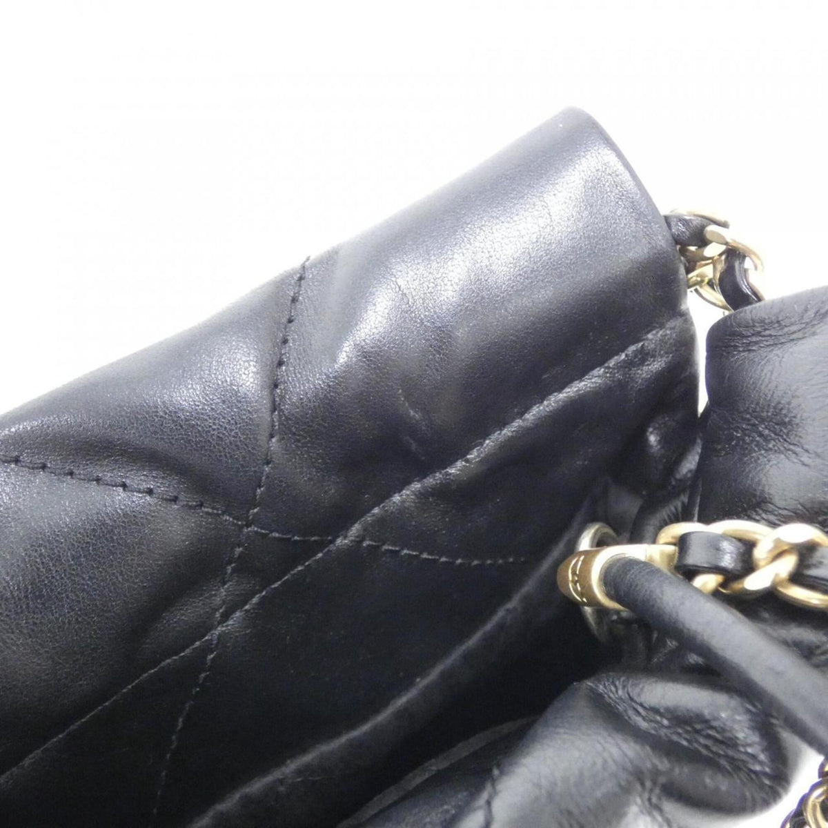 Chanel Black Leather Handbag (Pre-Owned)