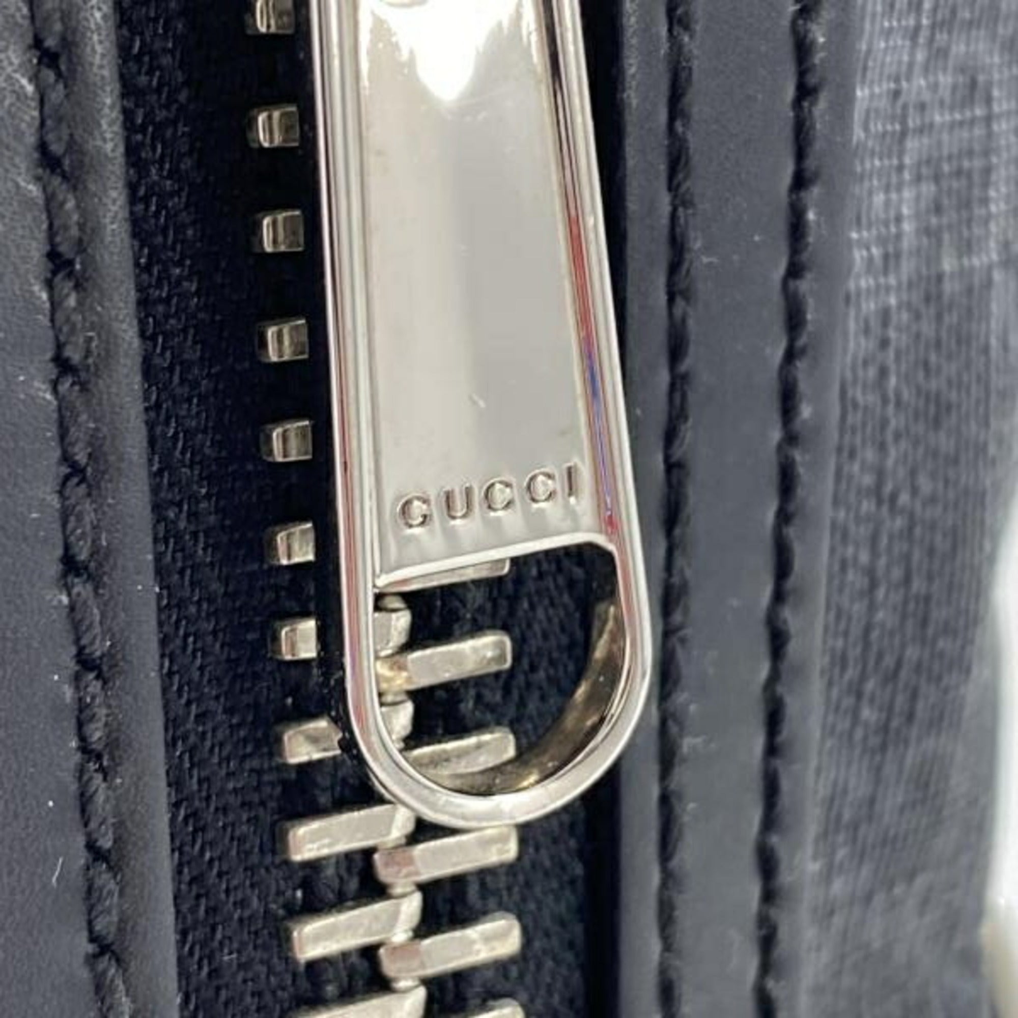 Gucci Black Navy Red Color Gg Supreme Sling Bag (Pre-Owned)