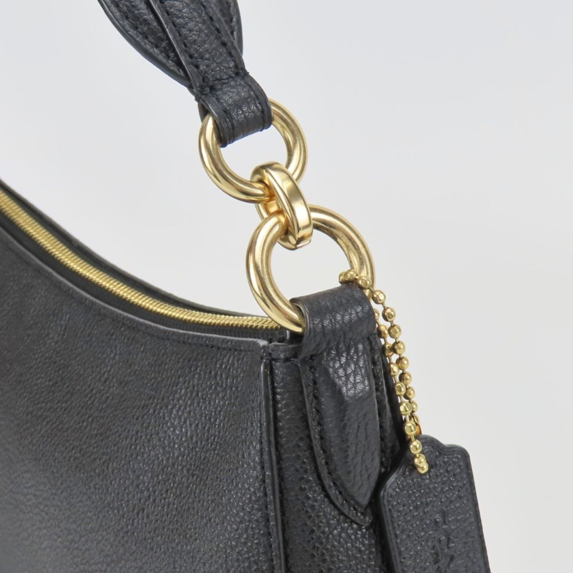 Coach Black Leather Shoulder Bag (Pre-Owned)