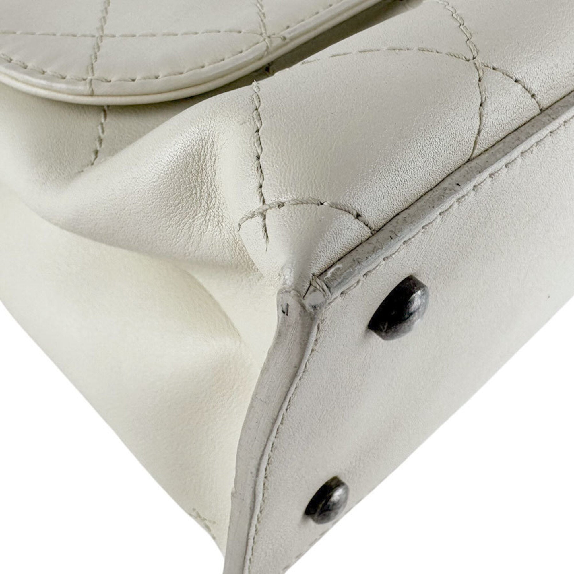 Chanel Ivory Leather Handbag Shoulder Bag (Pre-Owned)