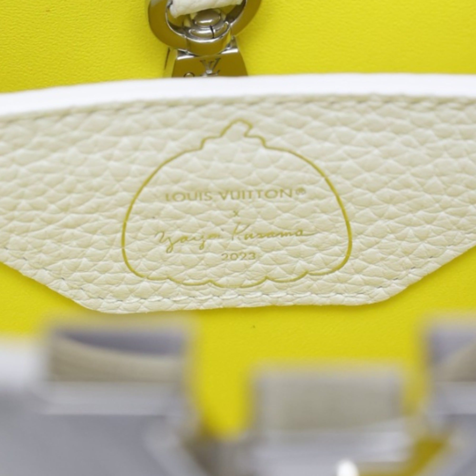 Louis Vuitton White Handbag Shoulder Bag (Pre-Owned)