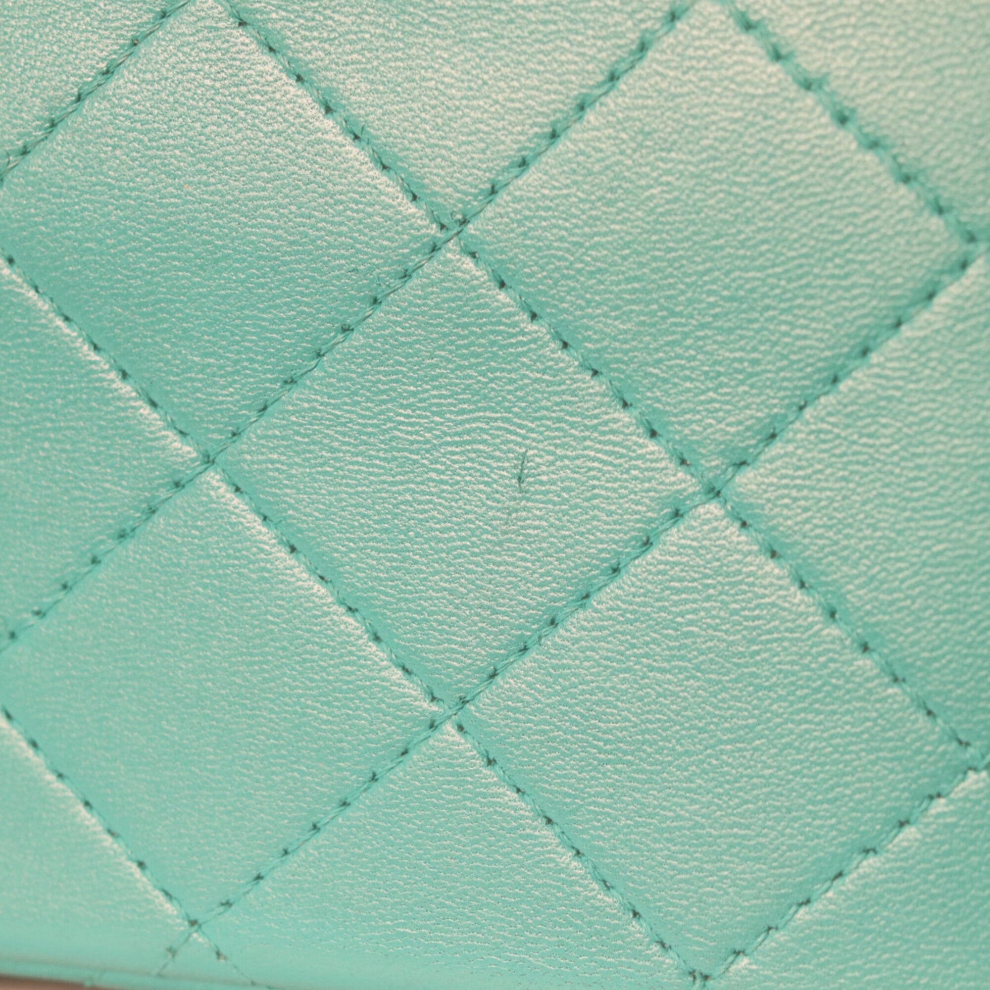 Chanel Emerald Green Leather Shoulder Bag (Pre-Owned)