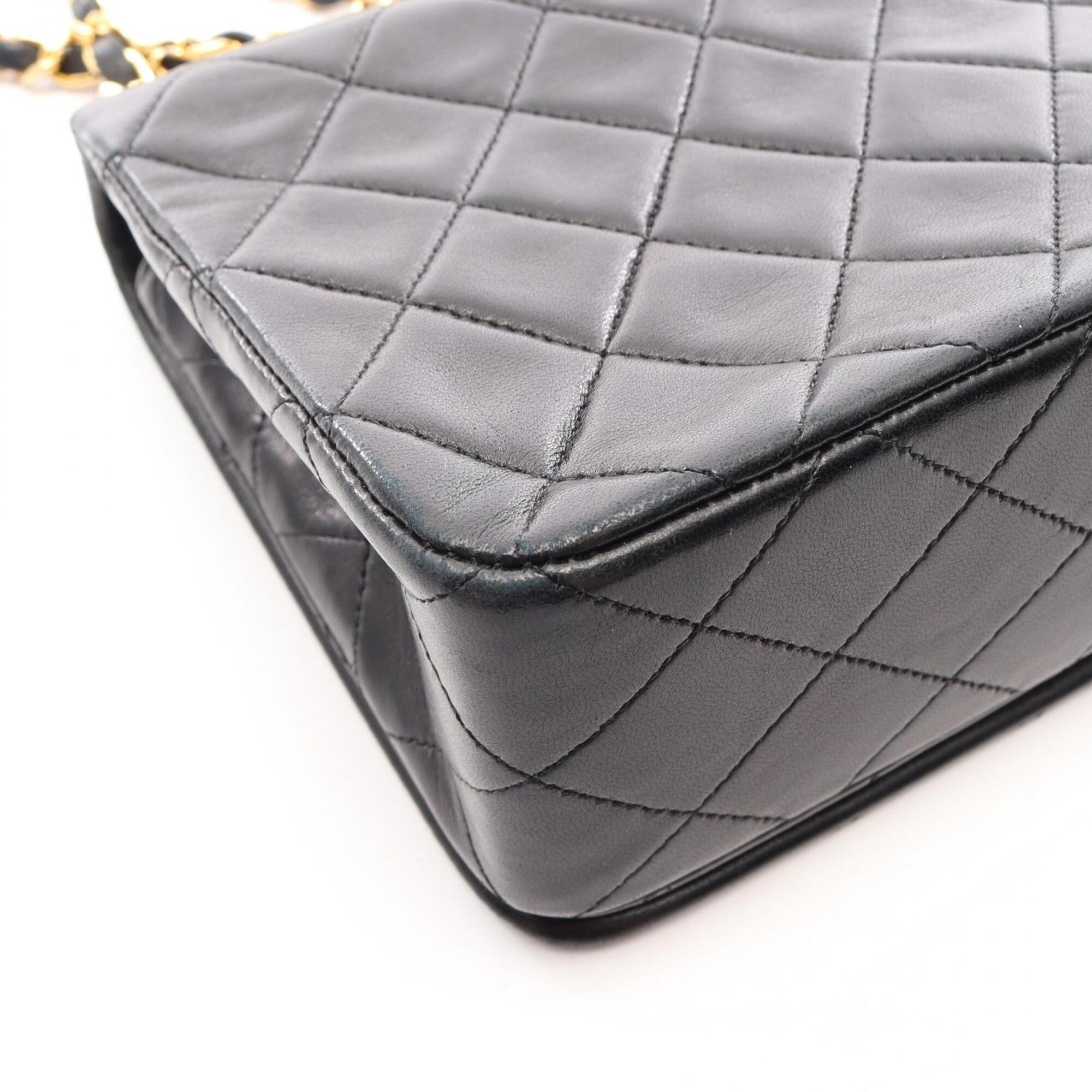 Chanel Black Leather Shoulder Bag (Pre-Owned)
