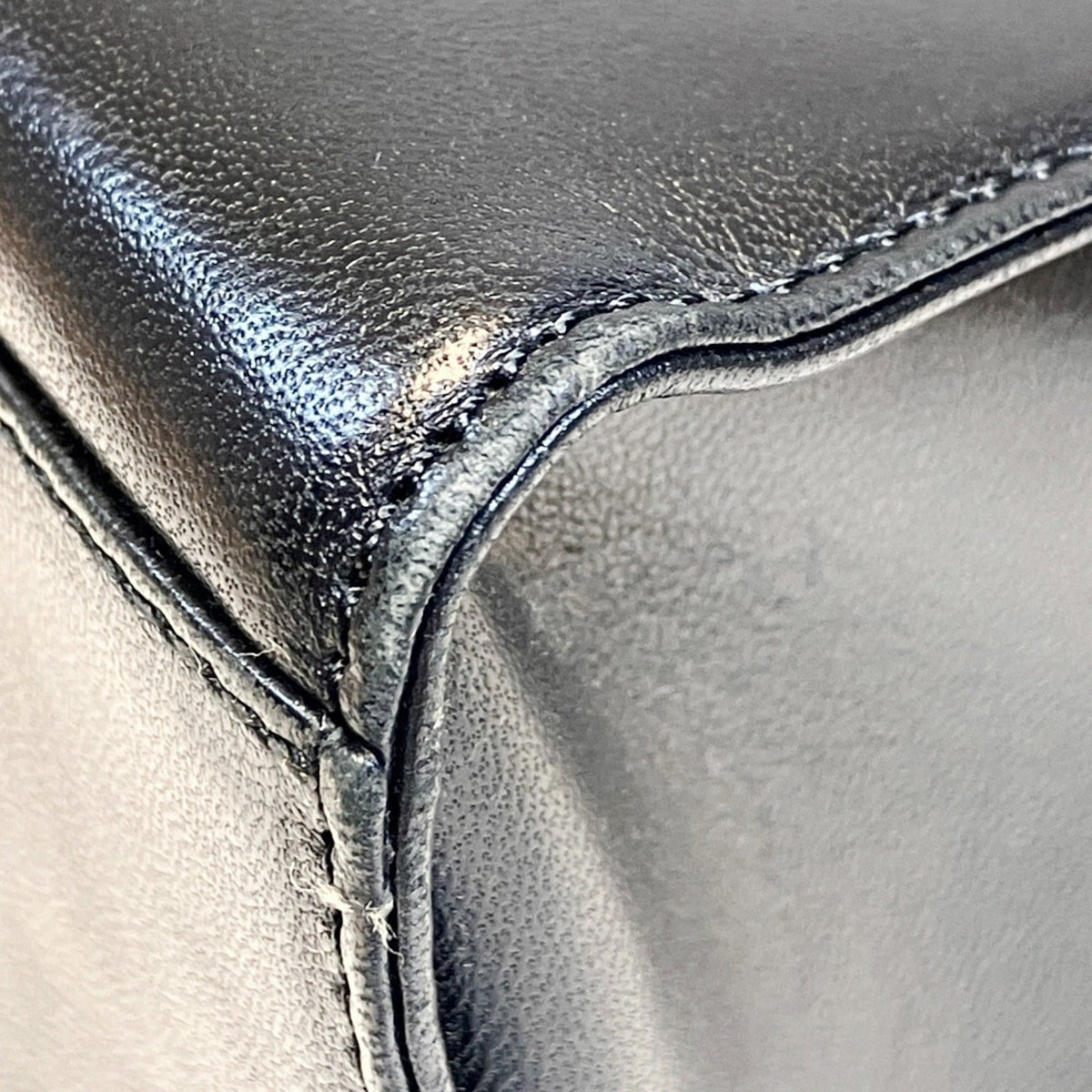 Loewe Black Leather Handbag (Pre-Owned)
