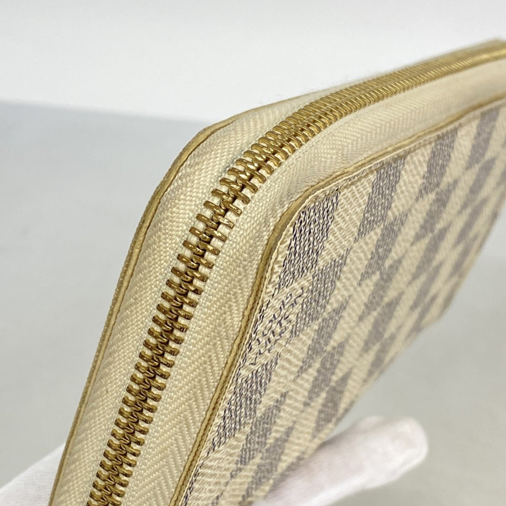Louis Vuitton White Long Wallet (Bi-Fold) (Pre-Owned)