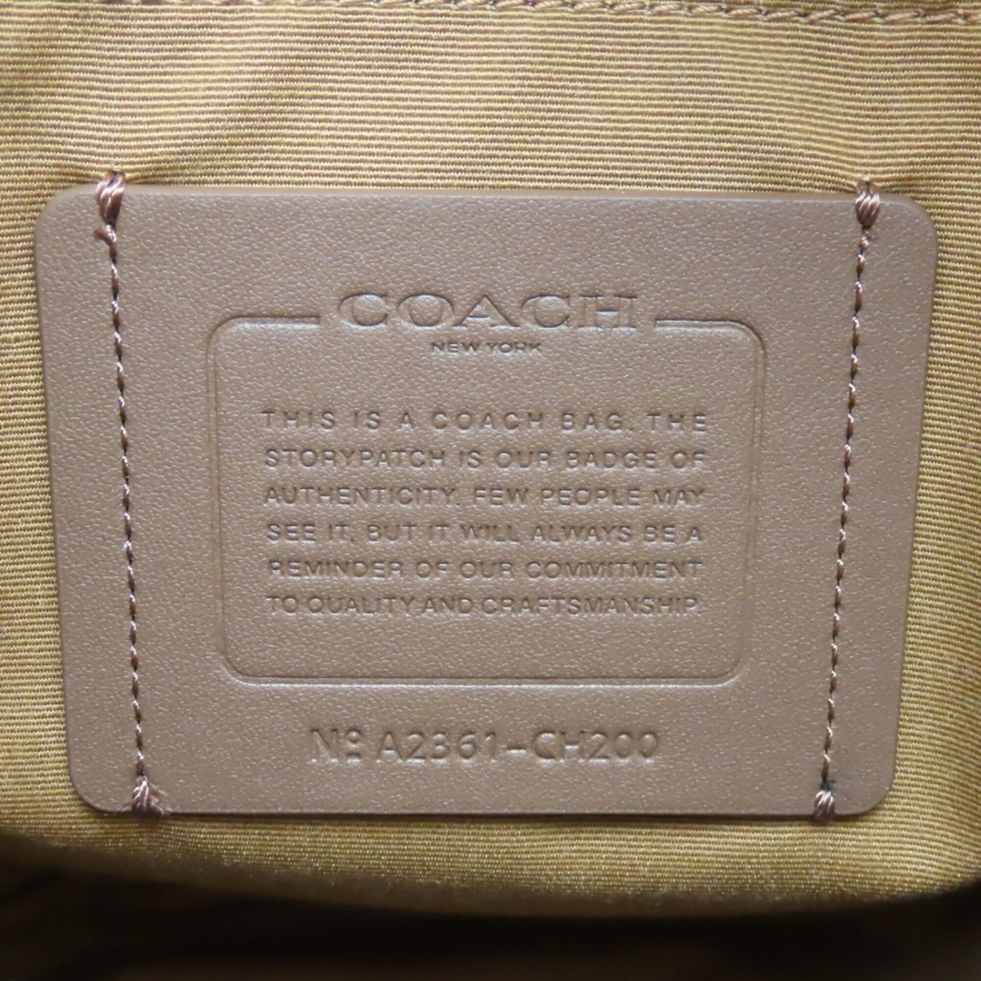 Coach Signature White Leather Shoulder Bag (Pre-Owned)