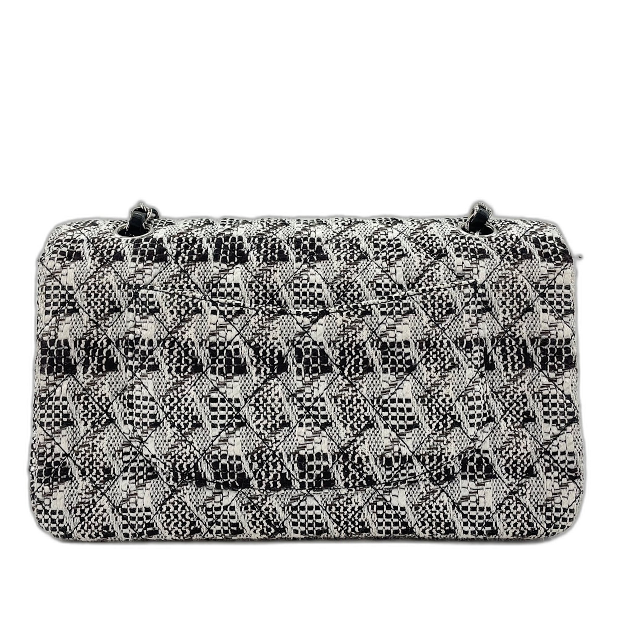 Chanel White Handbag (Pre-Owned)