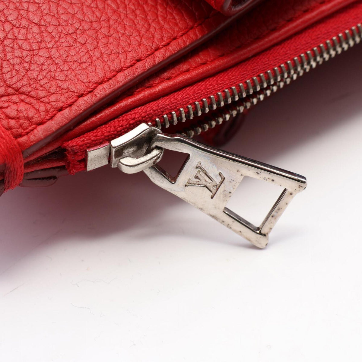 Louis Vuitton Red Color Leather Handbag Tote Bag (Pre-Owned)