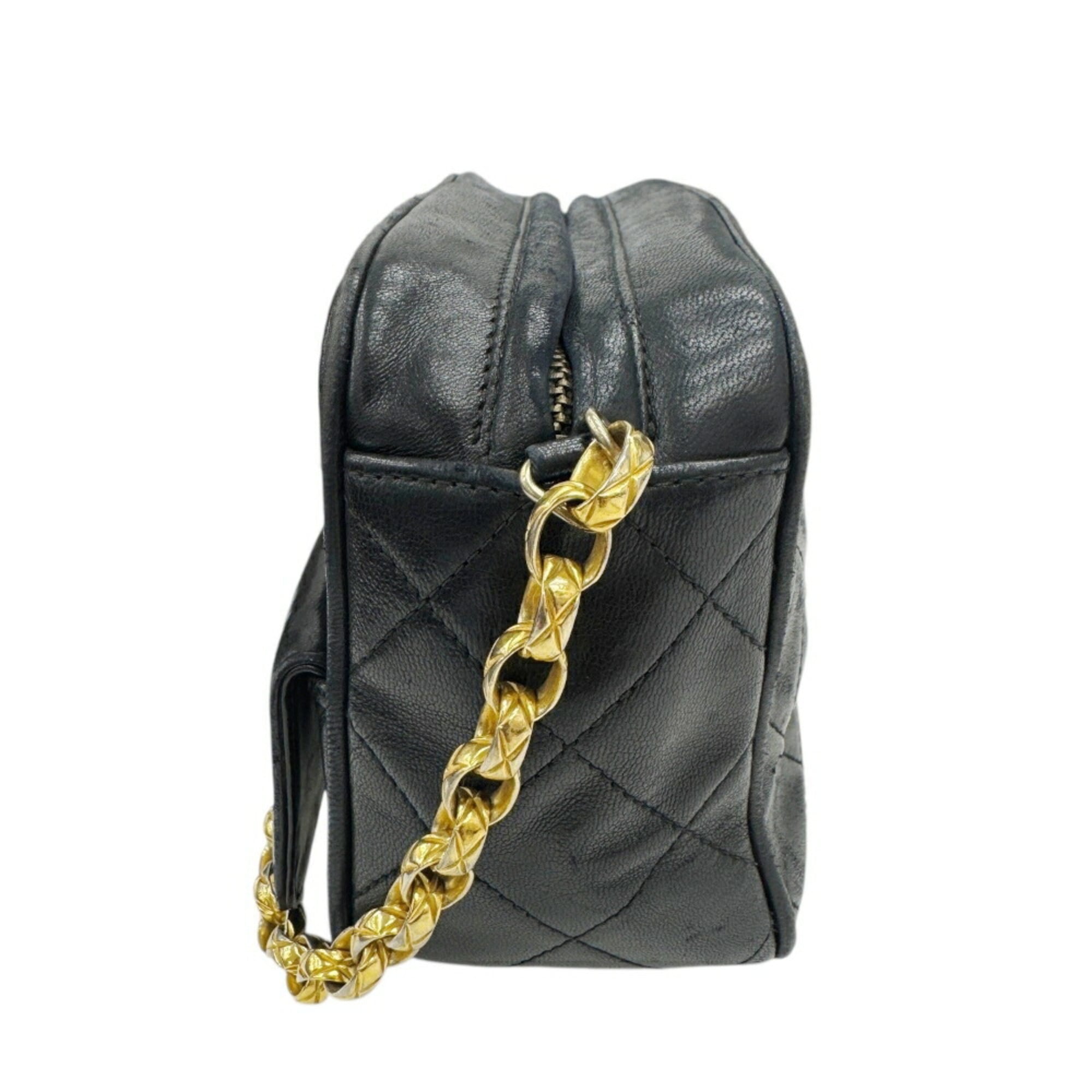Chanel Black Leather Shoulder Bag (Pre-Owned)
