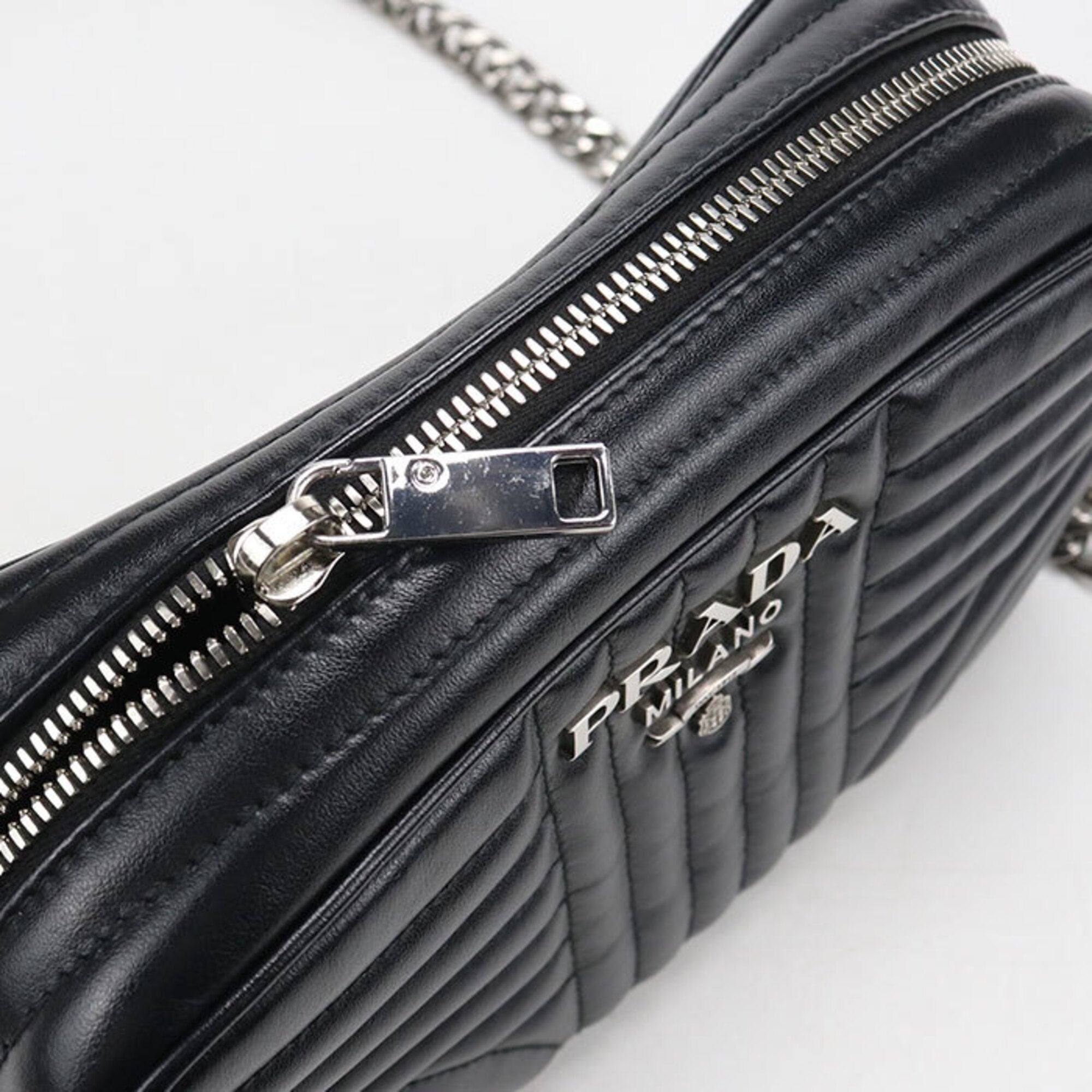 Prada Black Leather Shoulder Bag (Pre-Owned)