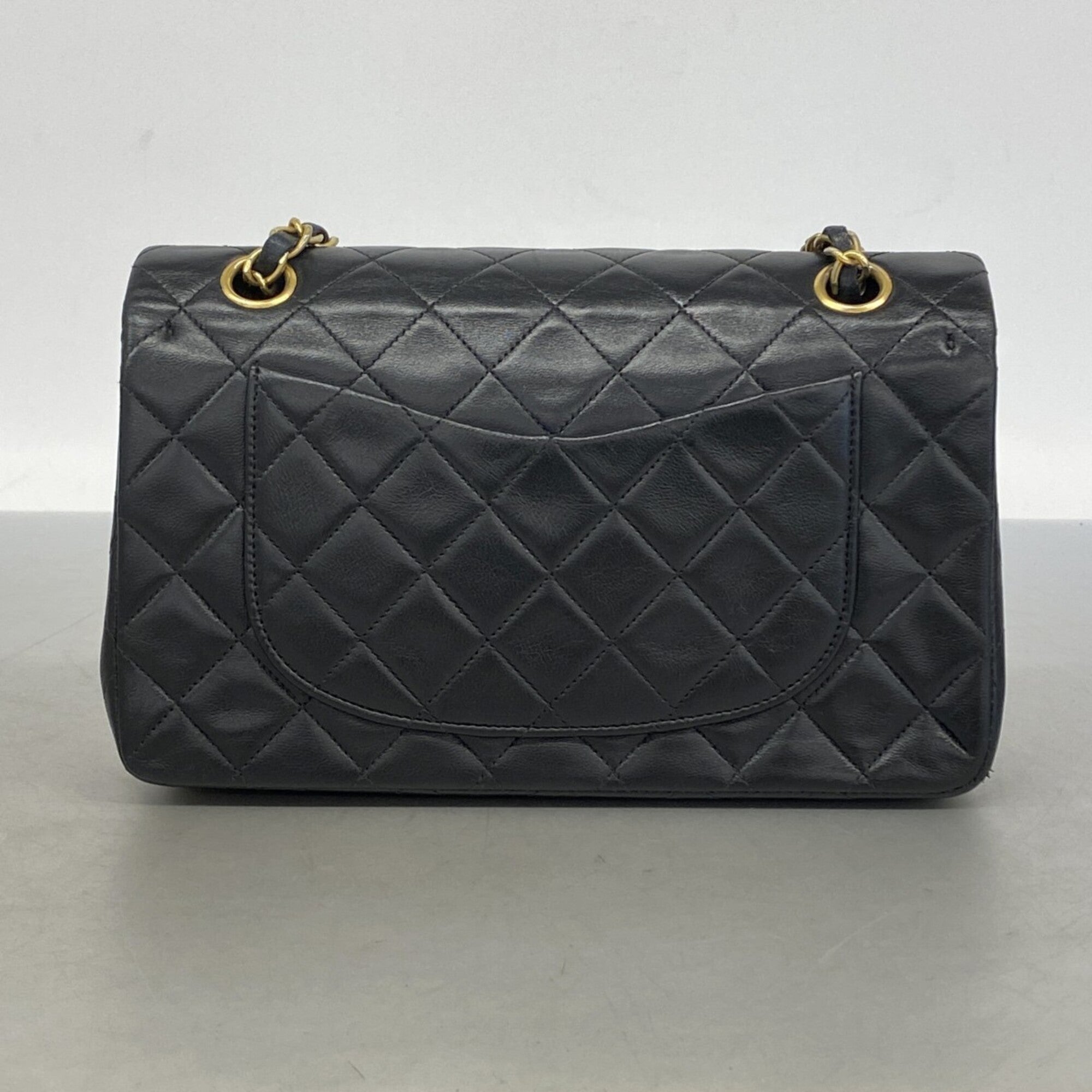 Chanel Black Leather Shoulder Bag (Pre-Owned)