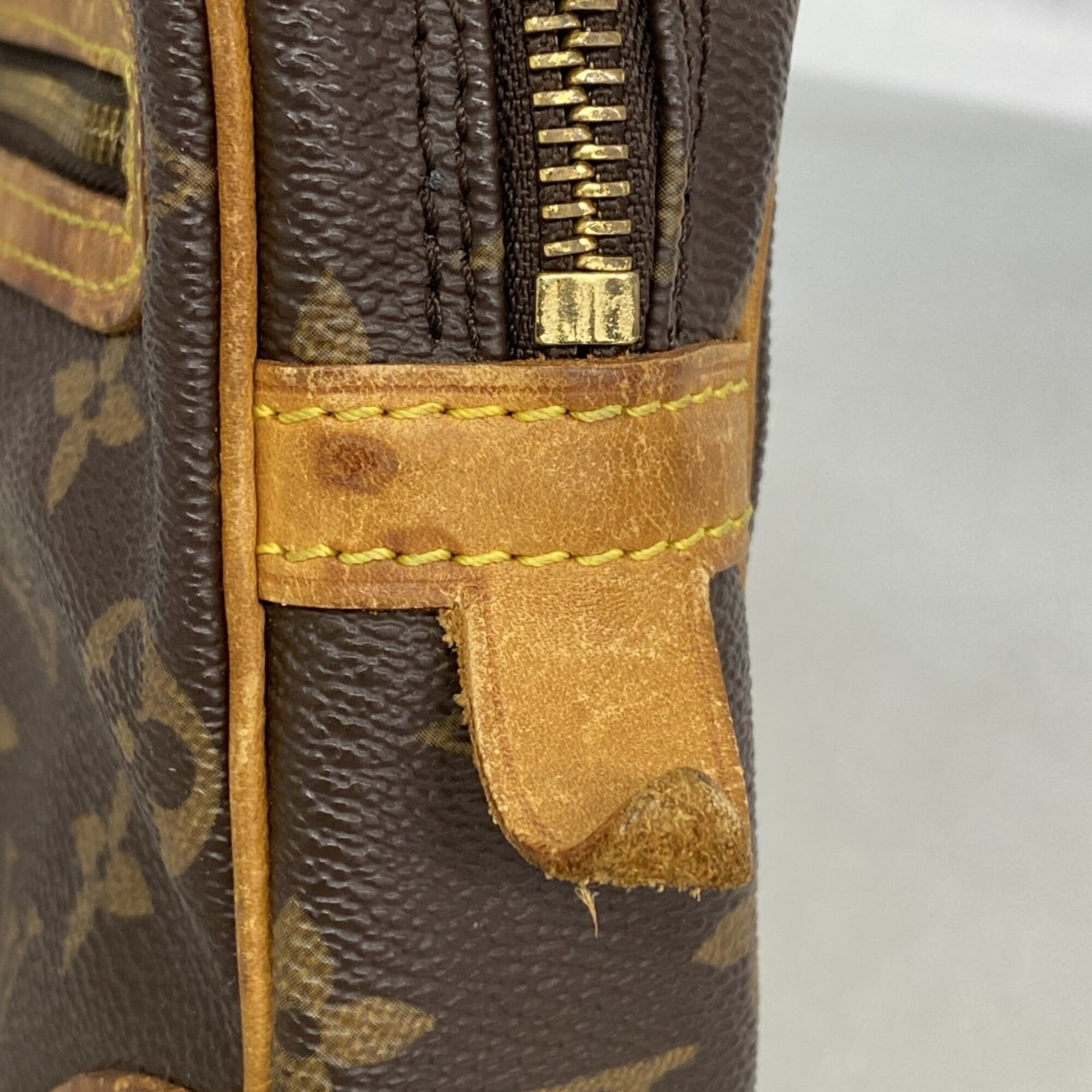 Louis Vuitton Brown Clutch Bag (Pre-Owned)