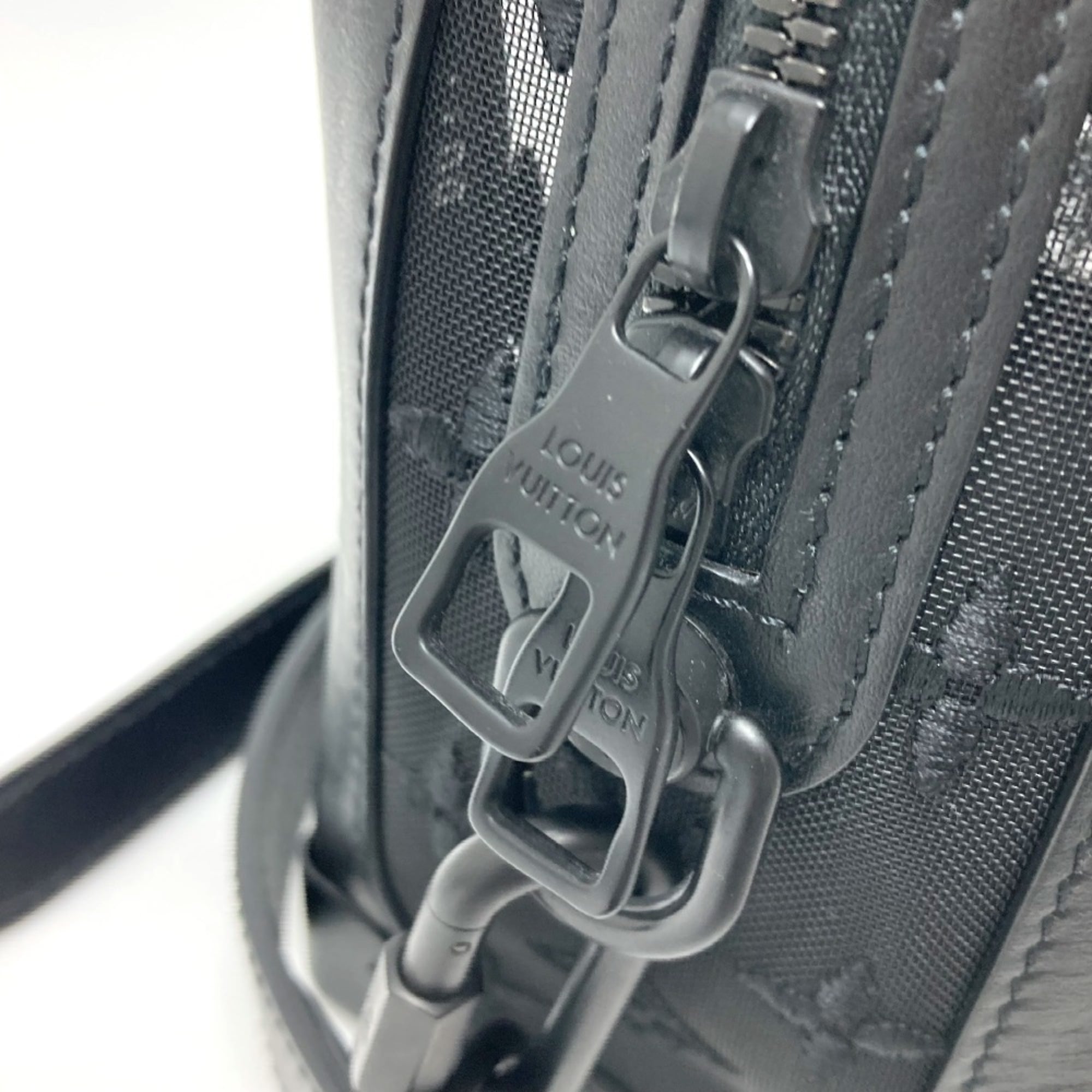 Louis Vuitton Black Mesh Leather Shoulder Bag (Pre-Owned)