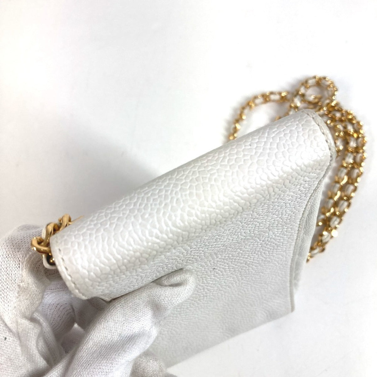 Chanel White Grained Calfskin Phone Wallet (Pre-Owned)
