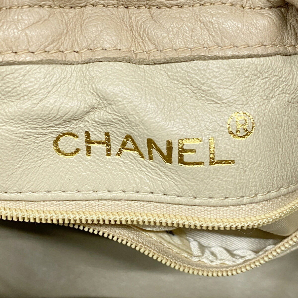Chanel Beige Leather Shoulder Bag (Pre-Owned)