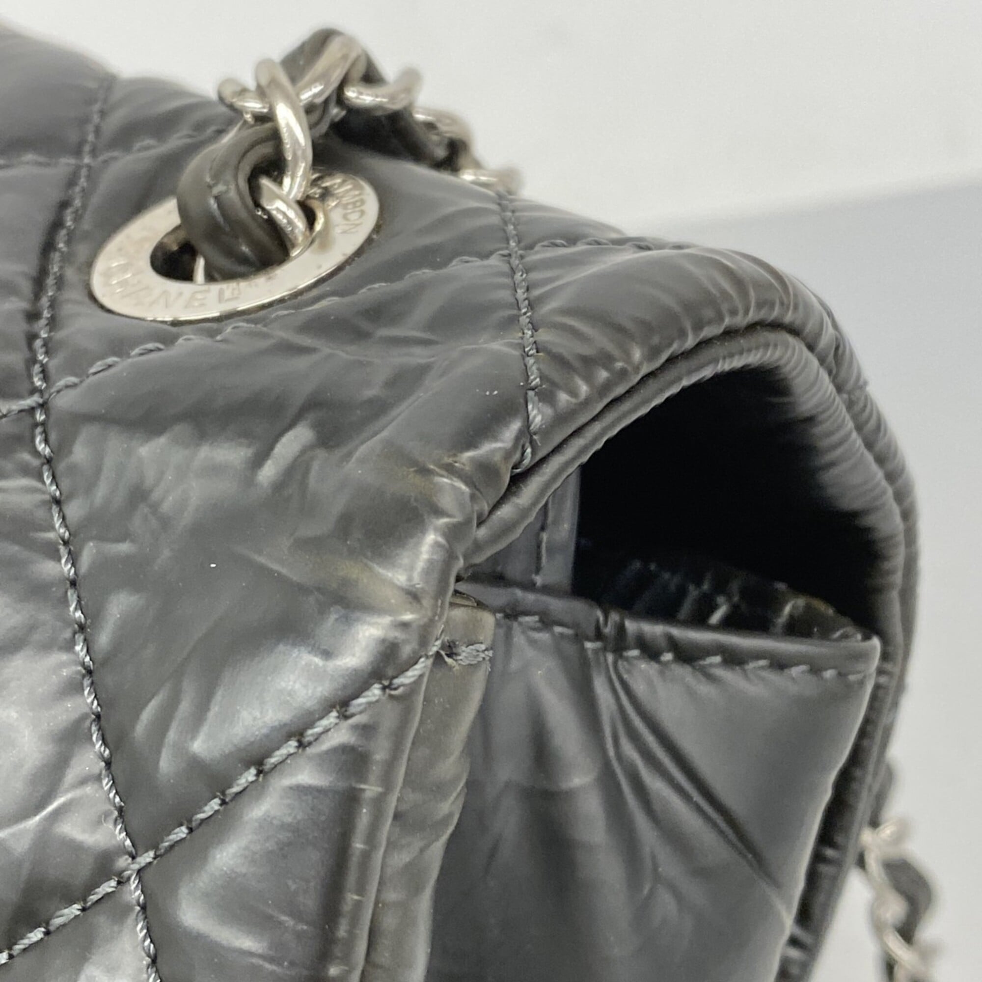 Chanel Black Leather Shoulder Bag (Pre-Owned)