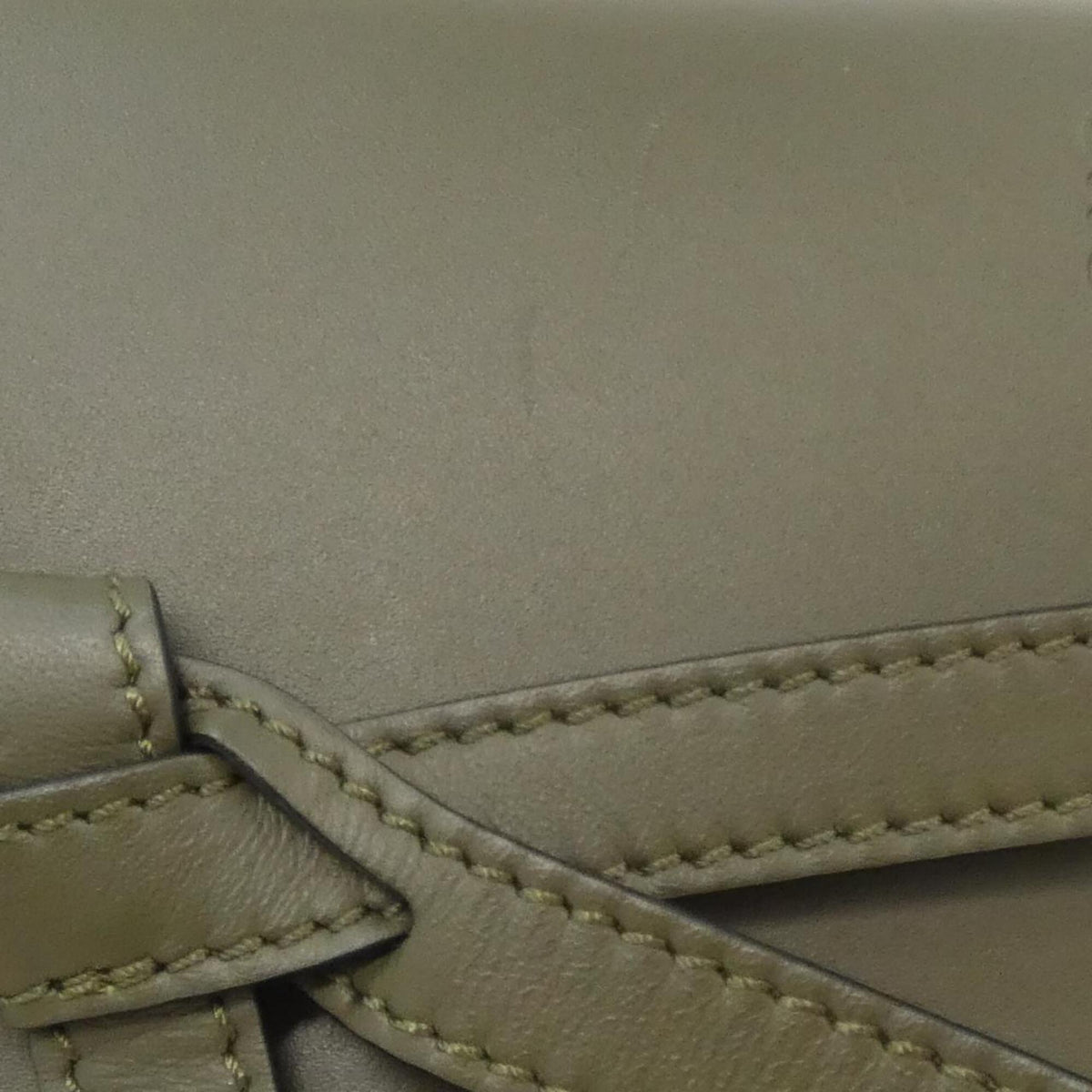 Loewe Green Leather Shoulder Bag (Pre-Owned)