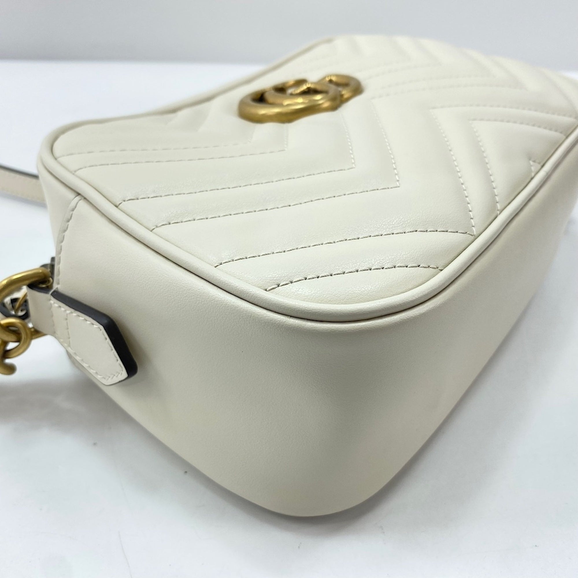 Gucci White Shoulder Bag (Pre-Owned)