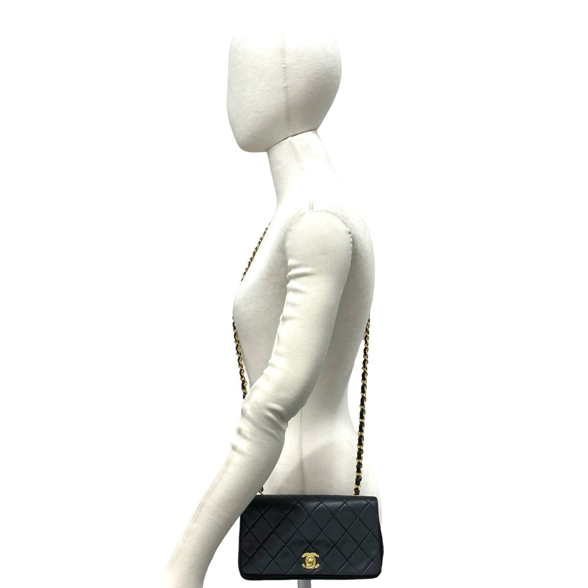 Chanel Black Leather Pochette Shoulder Bag (Pre-Owned)