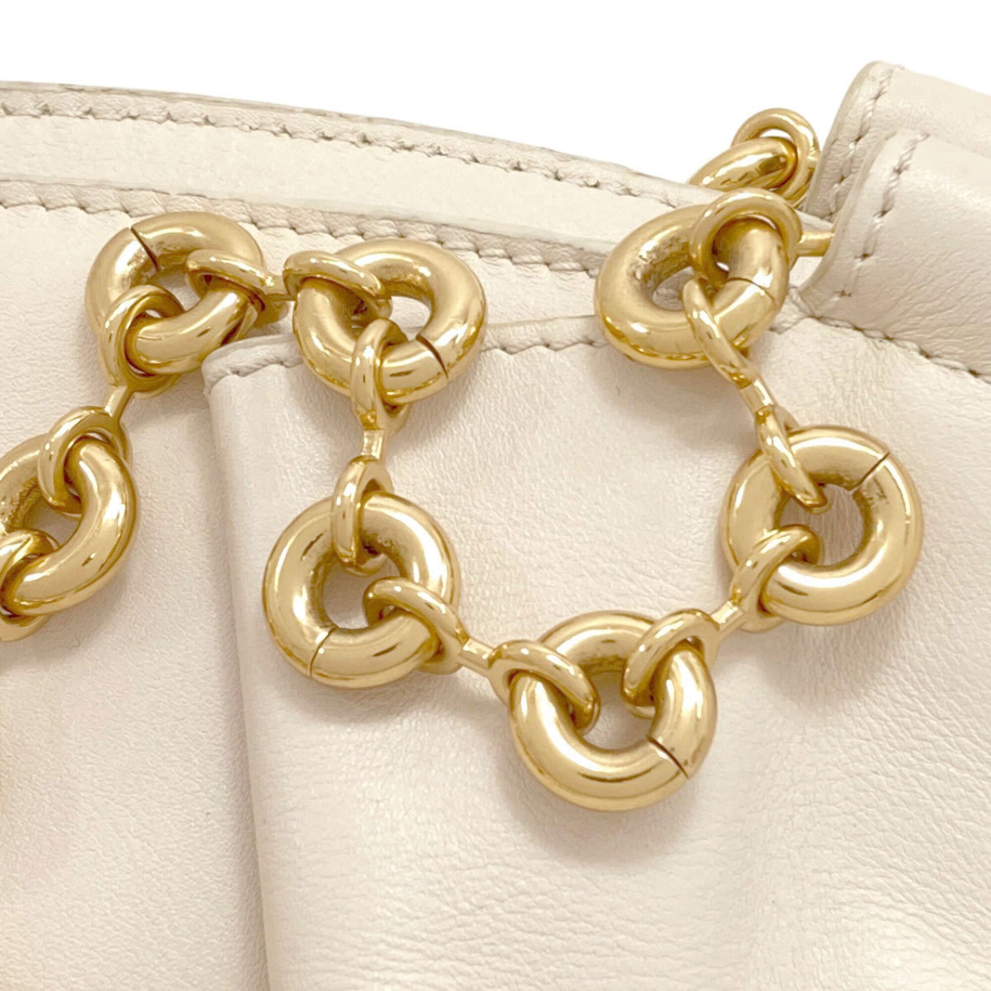 Loewe White Leather Handbag (Pre-Owned)