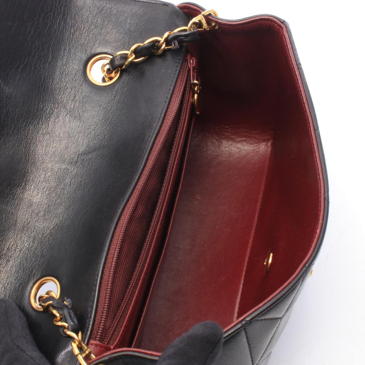 Chanel Black Leather Shoulder Bag (Pre-Owned)