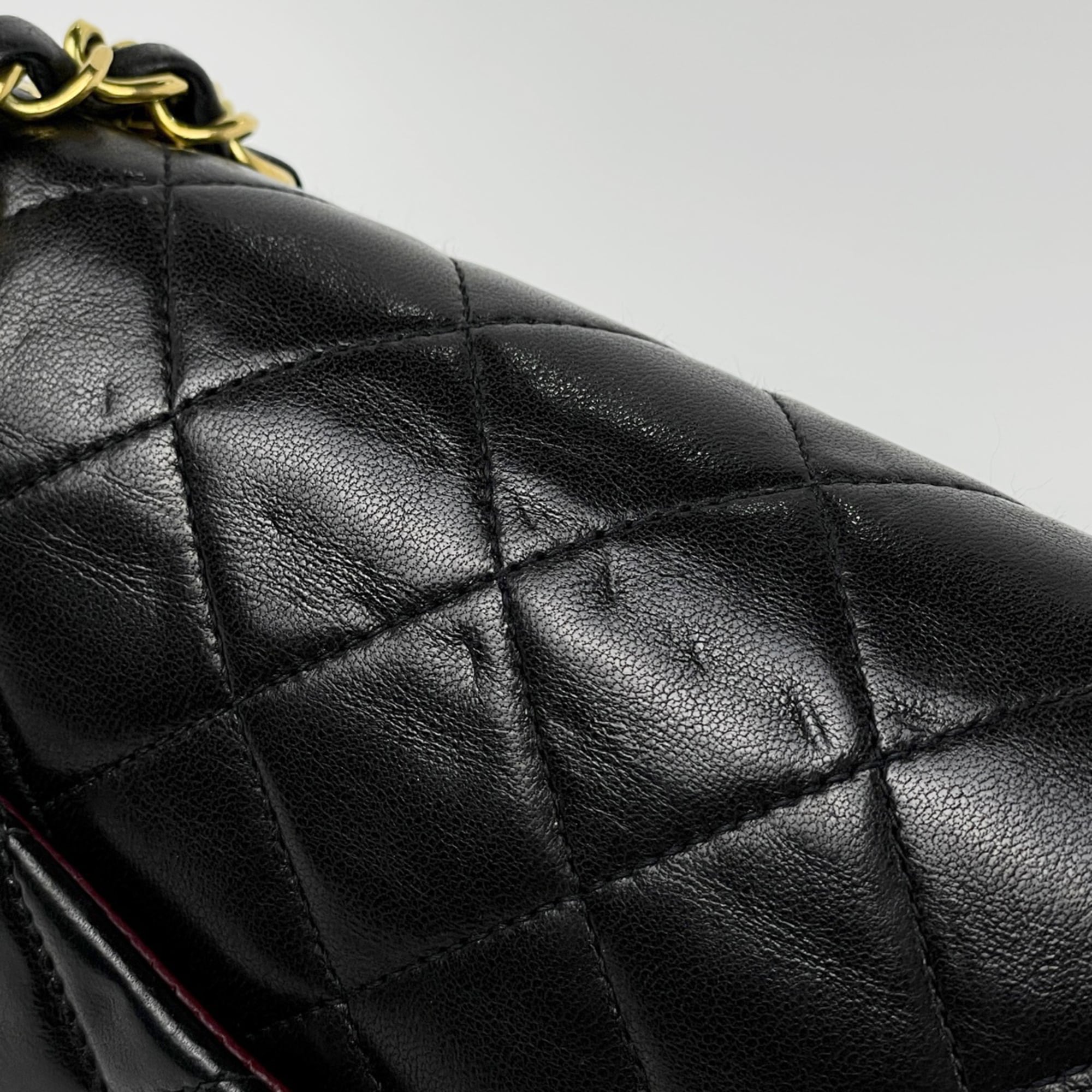 Chanel Black Leather Shoulder Bag (Pre-Owned)