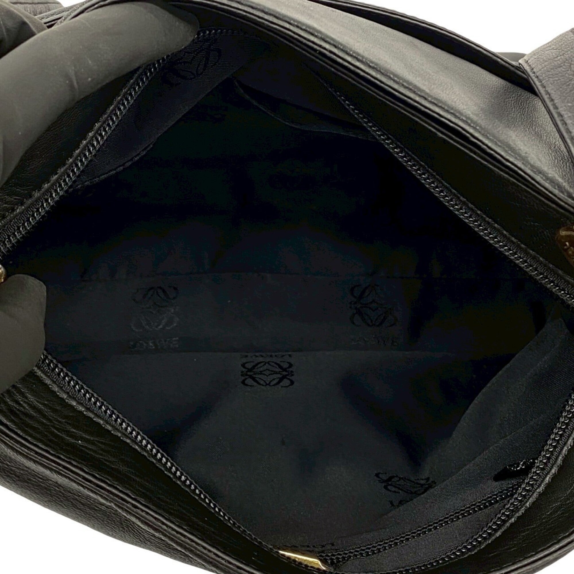 Loewe Black Leather Pochette Shoulder Bag (Pre-Owned)