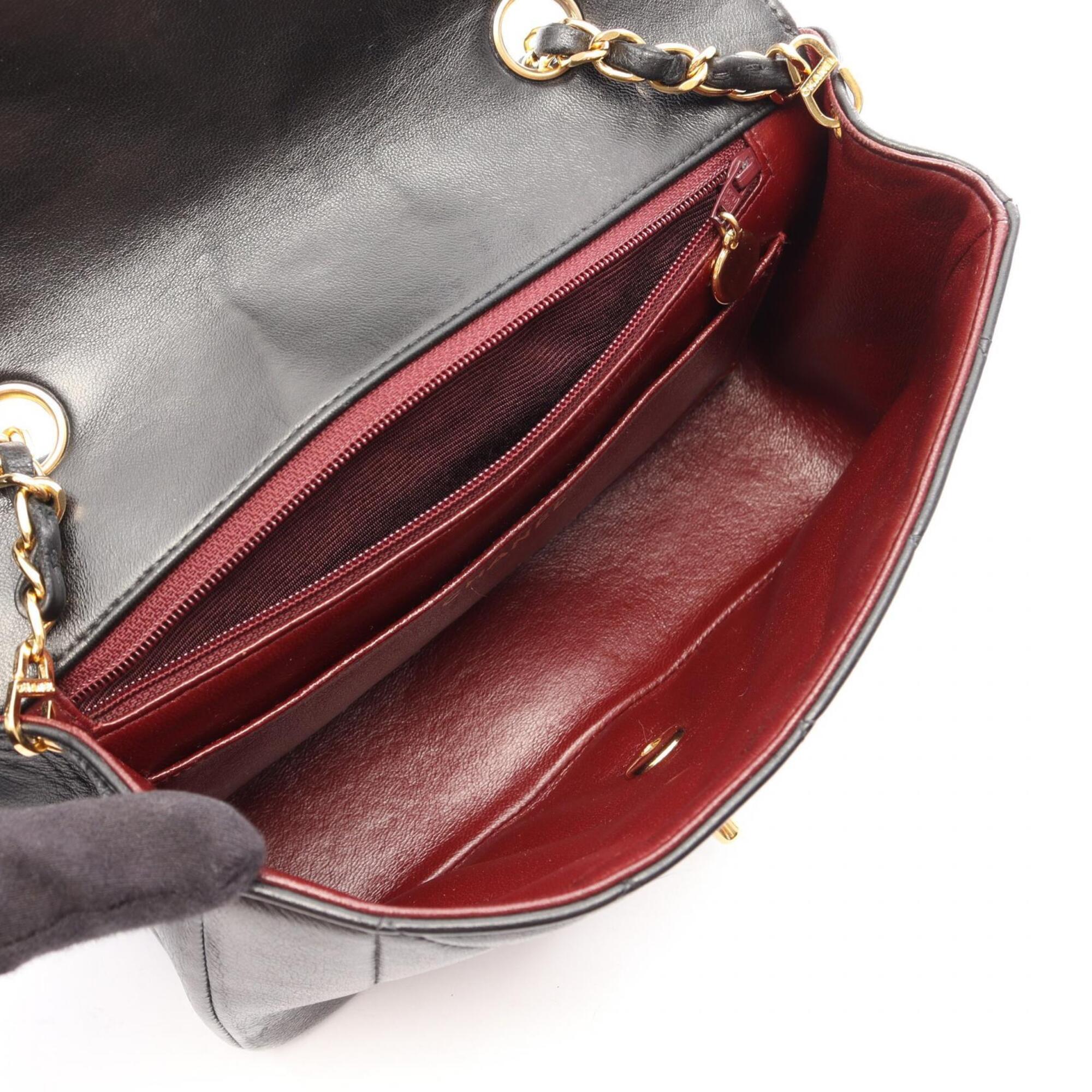 Chanel Black Leather Shoulder Bag (Pre-Owned)