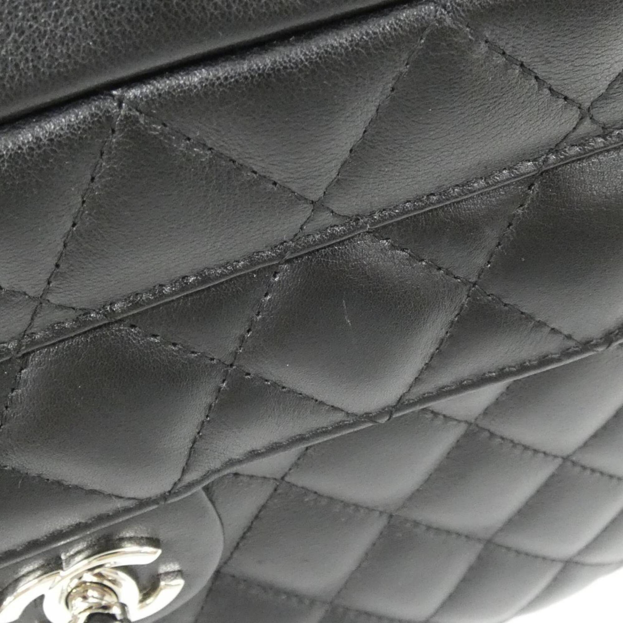 Chanel Black White Leather Shoulder Bag (Pre-Owned)