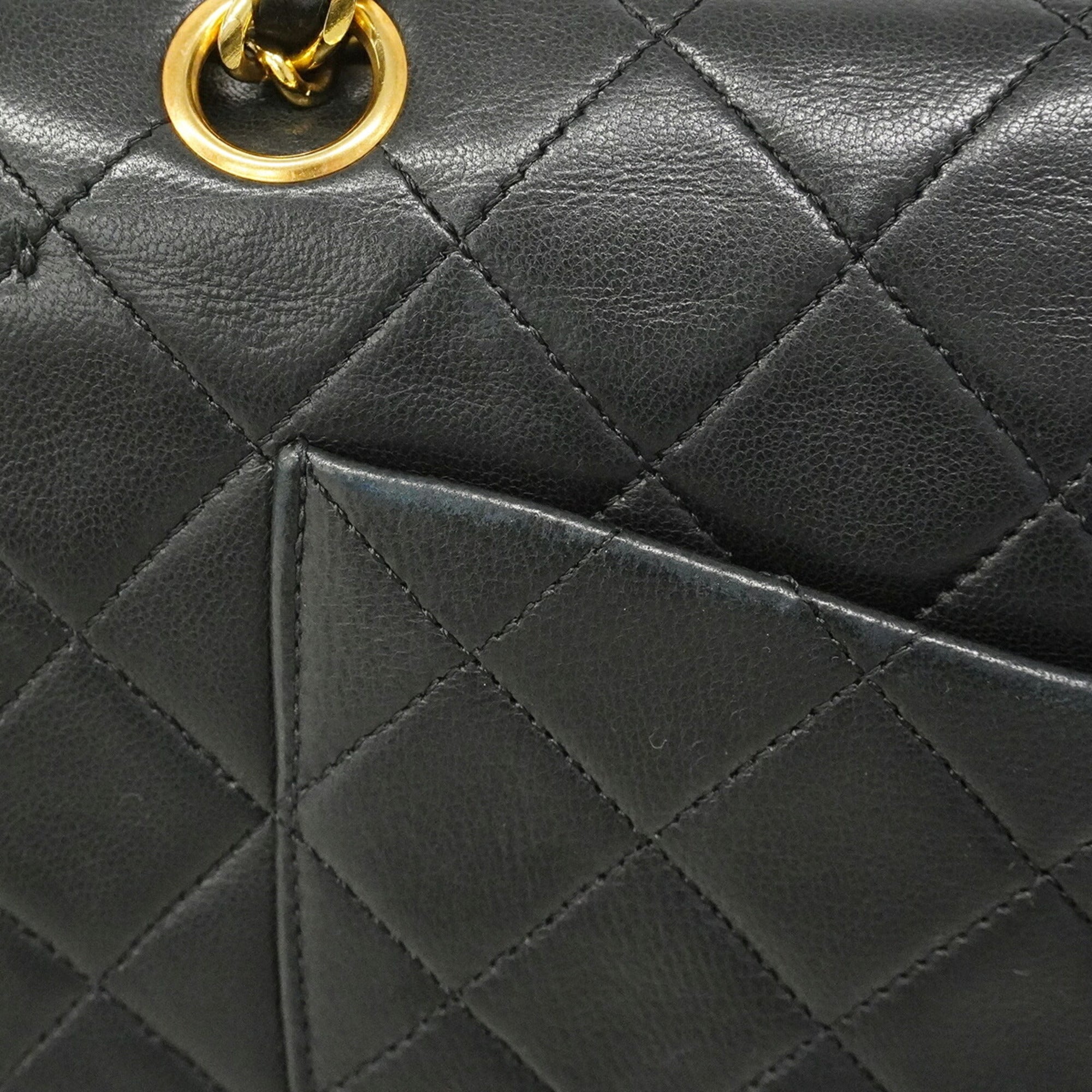 Chanel Black Leather Shoulder Bag (Pre-Owned)