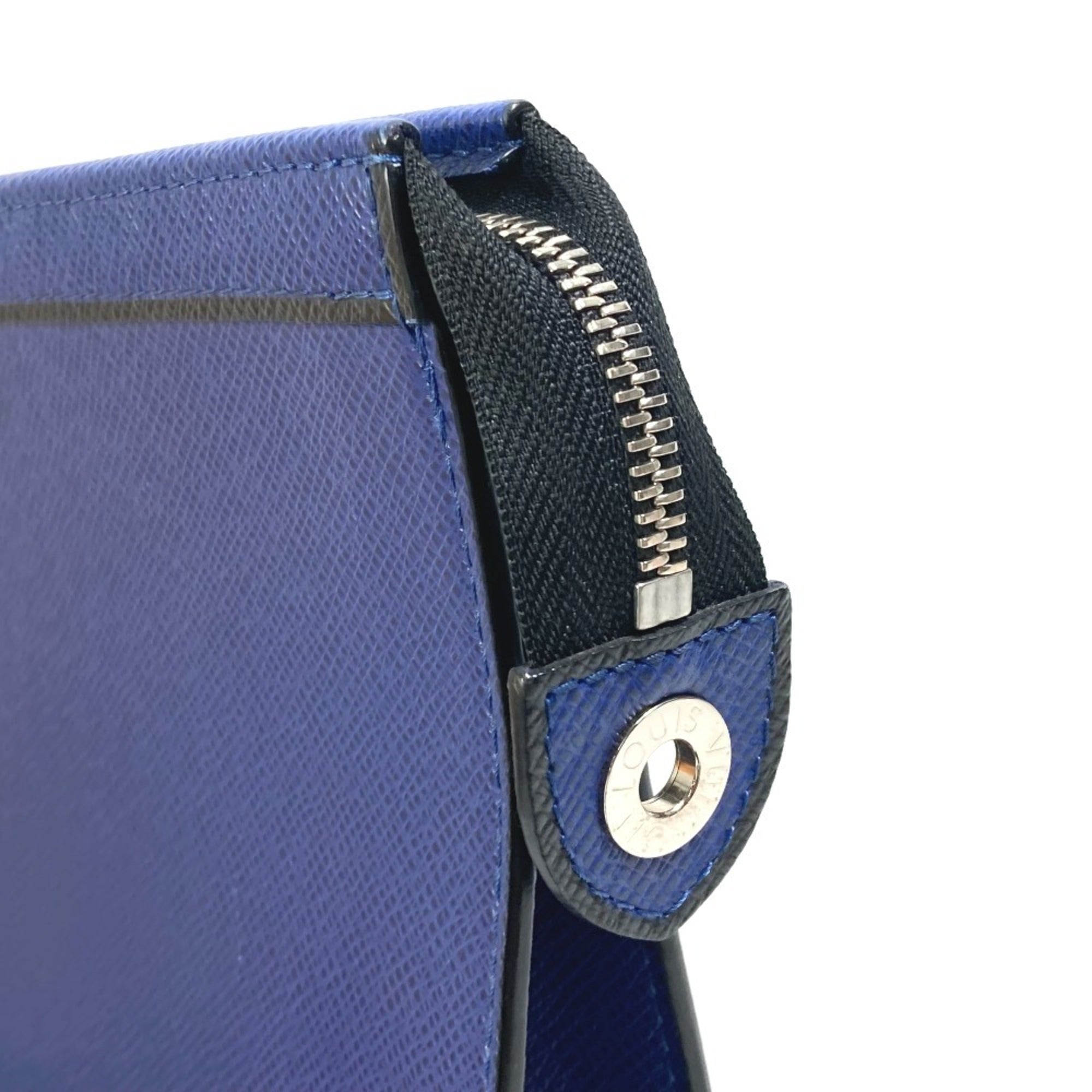 Louis Vuitton Taiga Blue Taiga Leather Pouch (Pre-Owned)