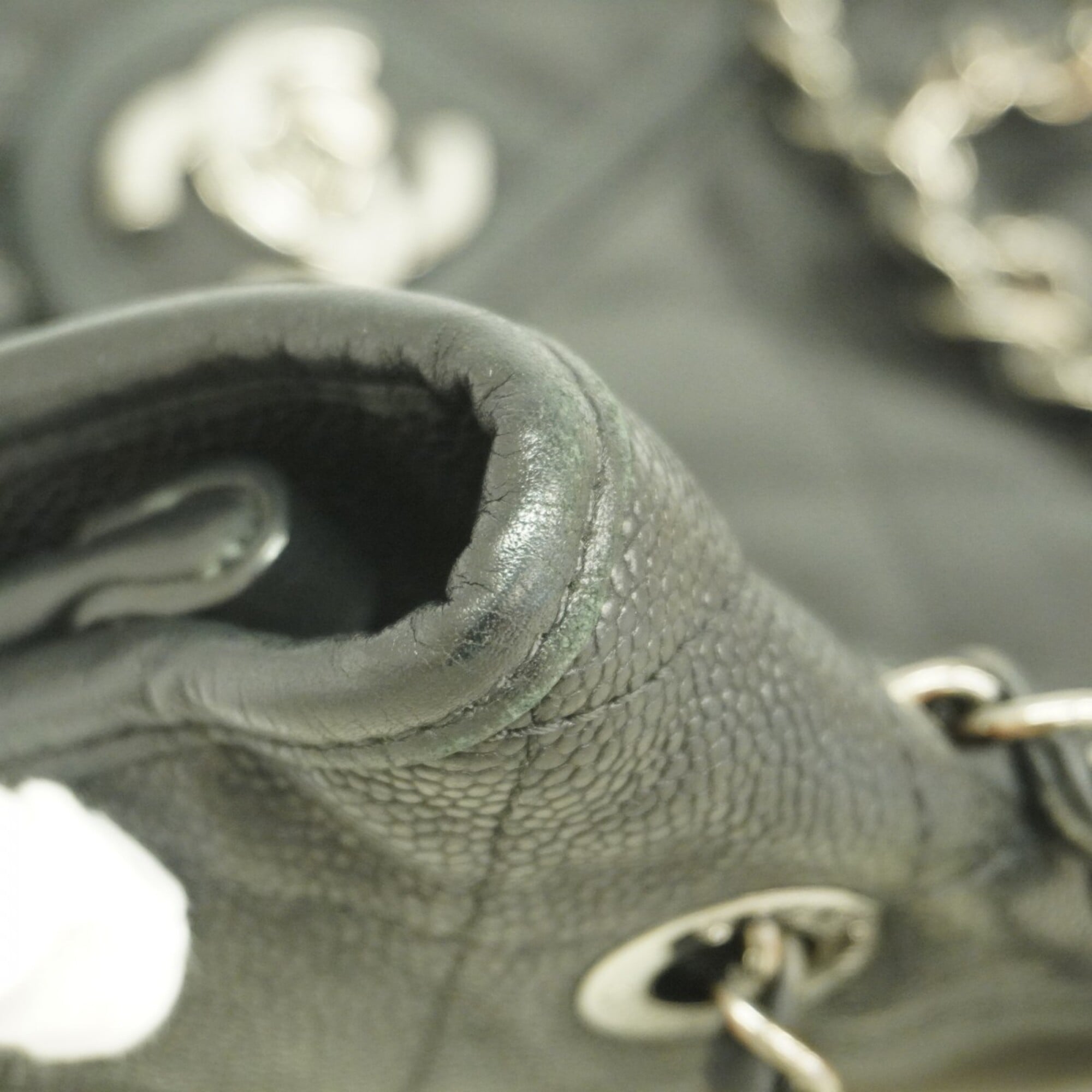 Chanel Black Grained Calfskin Shoulder Bag (Pre-Owned)