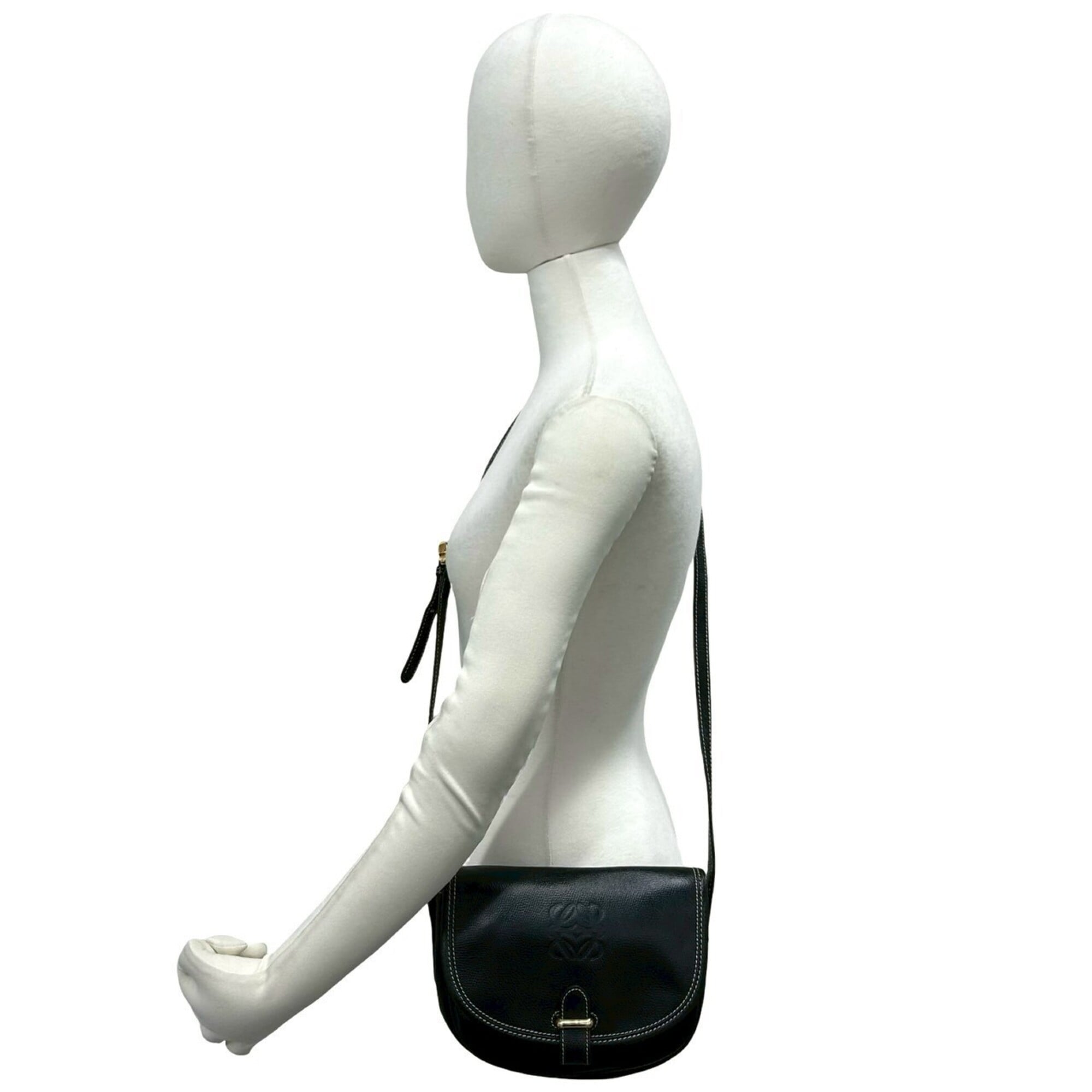 Loewe Black Leather Pochette Shoulder Bag (Pre-Owned)