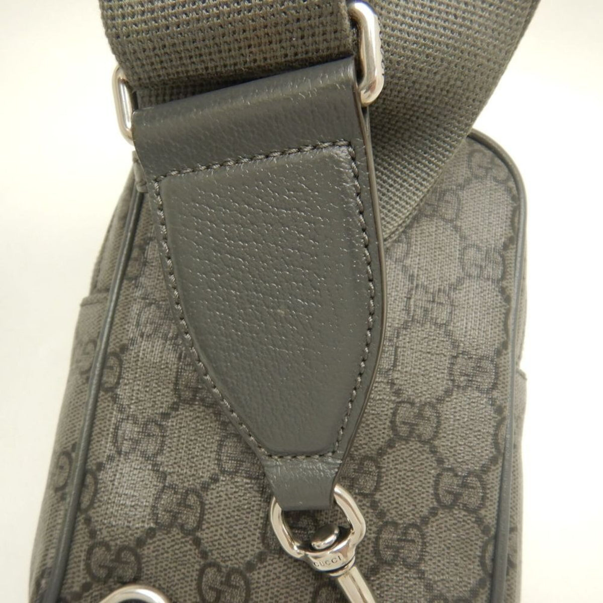 Gucci Gray Gg Supreme Canvas Sling Bag (Pre-Owned)
