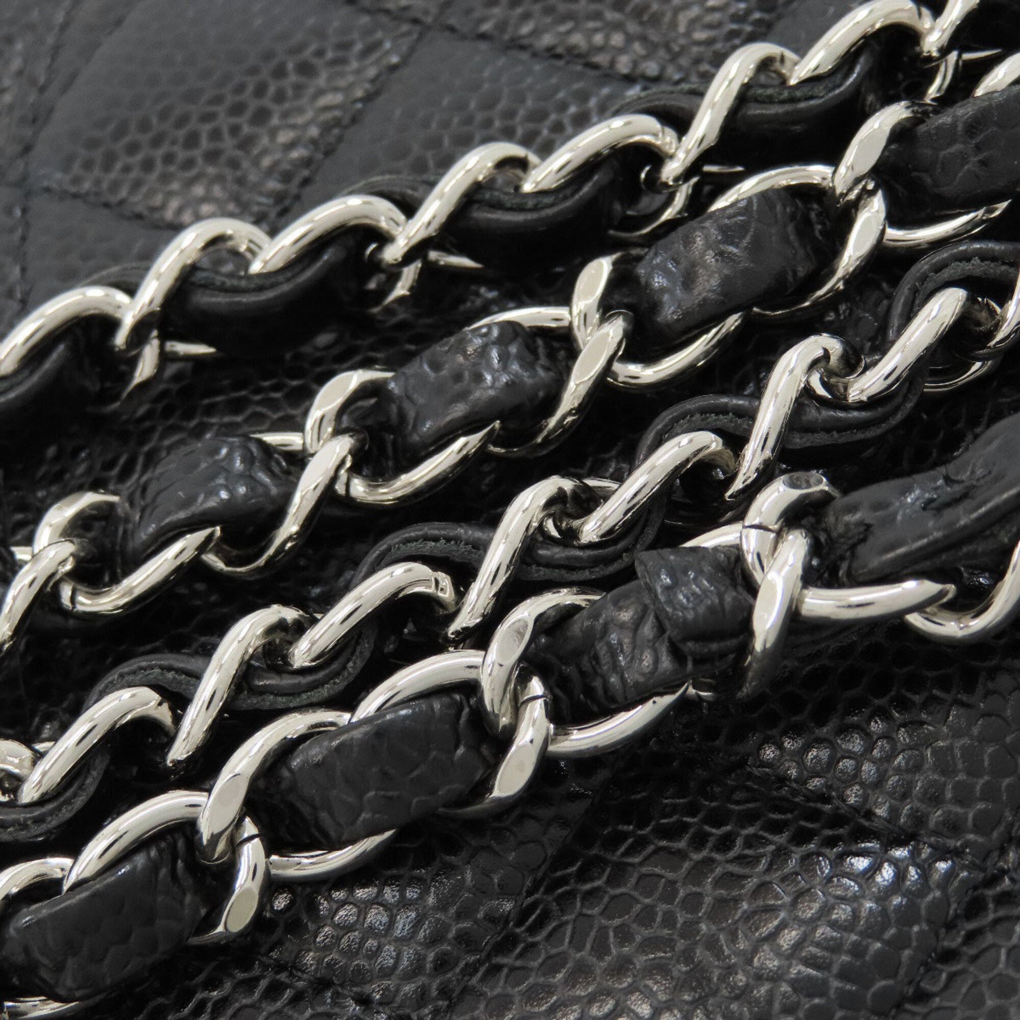 Chanel Matelasse Black Leather Shoulder Bag (Pre-Owned)
