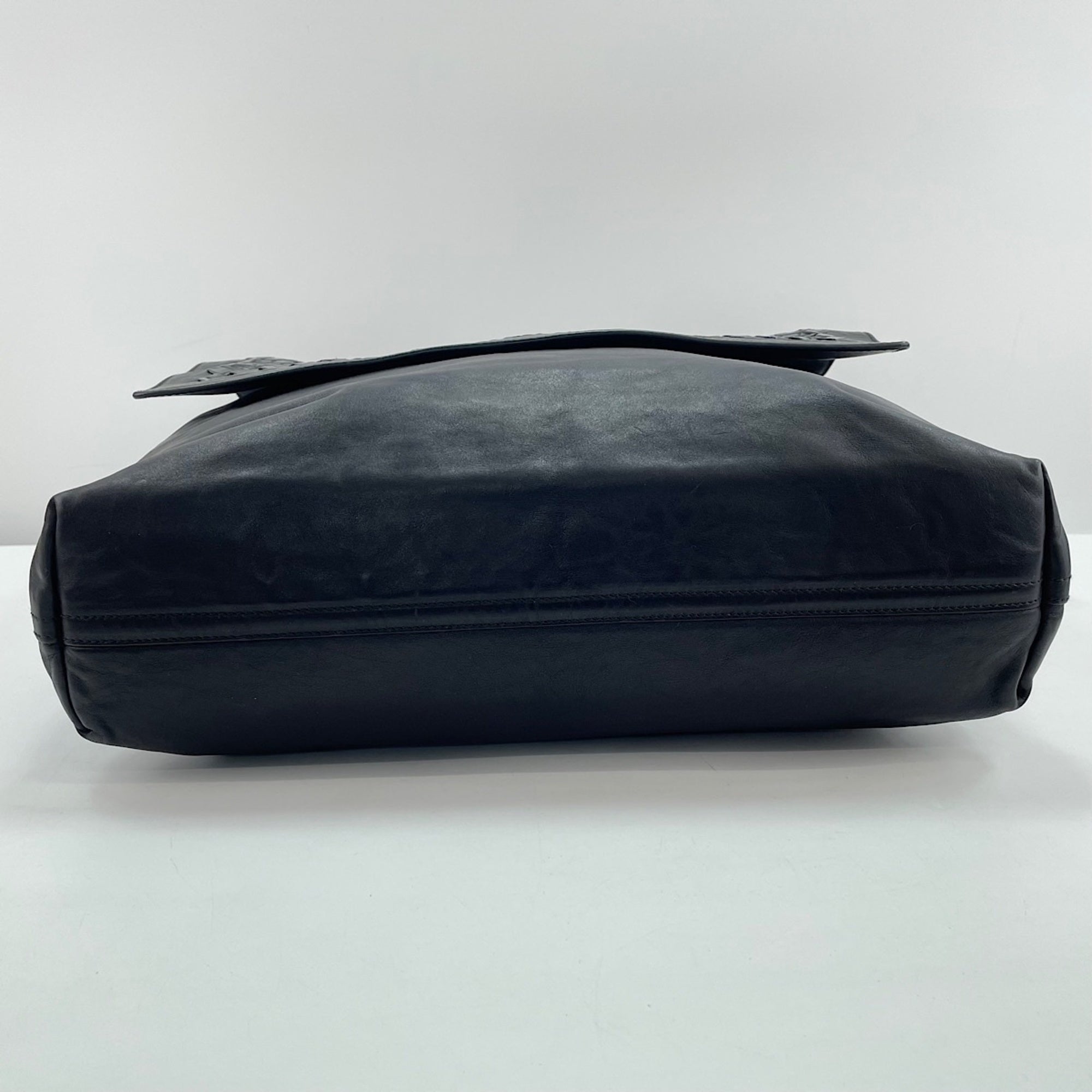 Bottega Veneta Black Messenger Bag (Pre-Owned)
