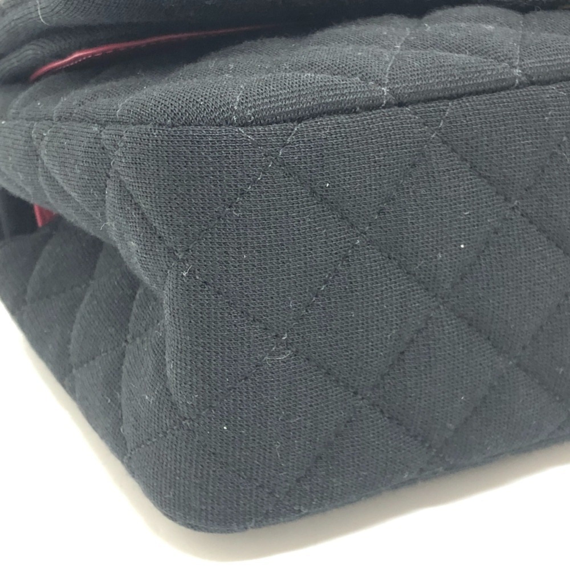 Chanel Black Leather Shoulder Bag (Pre-Owned)