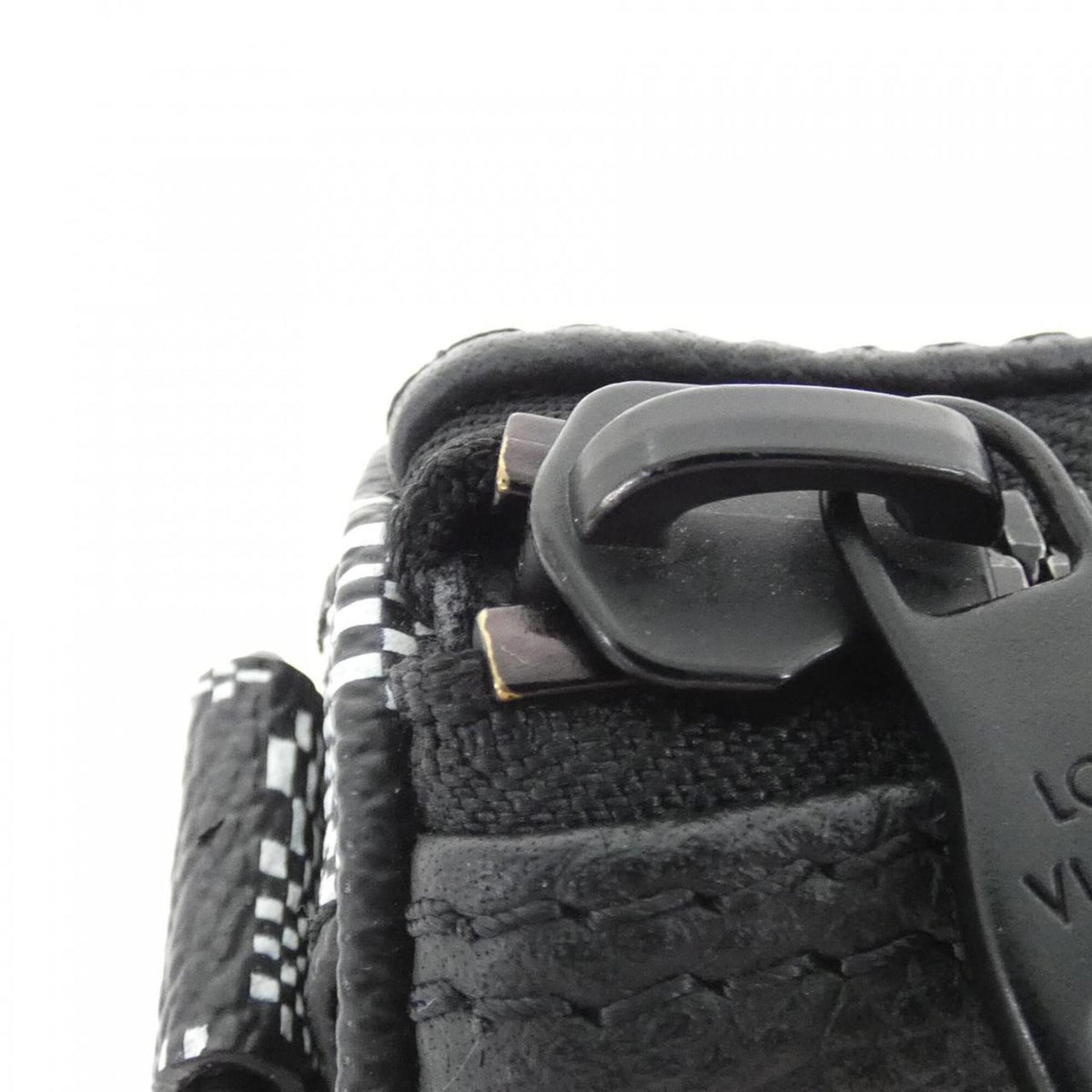 Louis Vuitton Black Leather Shoulder Bag (Pre-Owned)