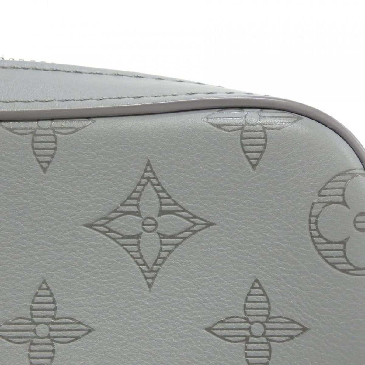 Louis Vuitton Gris Leather Pouch Shoulder Bag (Pre-Owned)