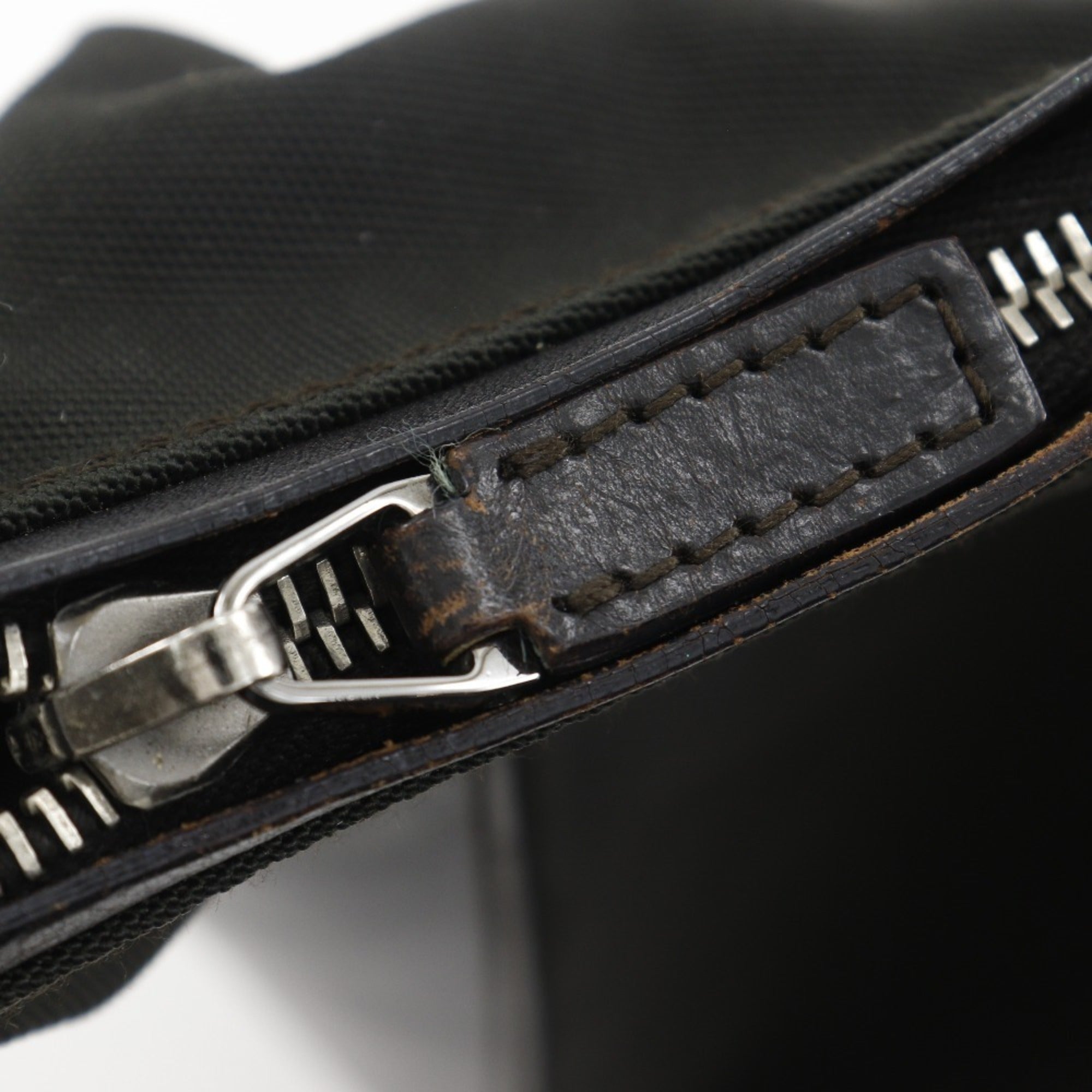 Gucci Black Nylon Canvas Shoulder Bag (Pre-Owned)