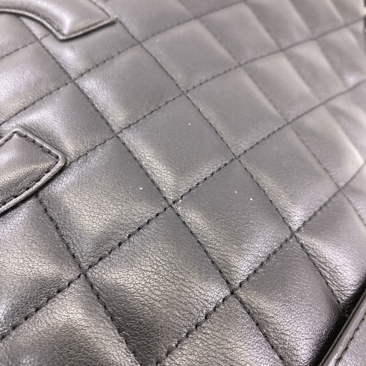 Chanel Black Leather Shoulder Bag (Pre-Owned)
