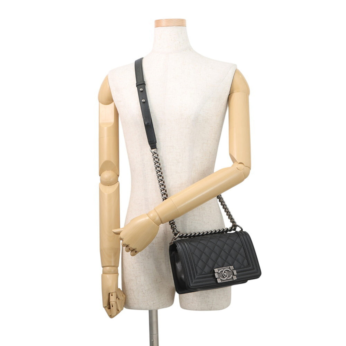 Chanel Black Grained Calfskin Shoulder Bag (Pre-Owned)