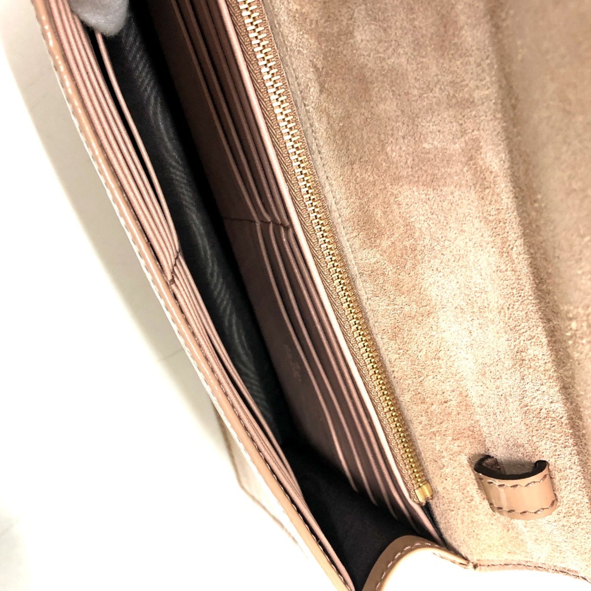 Gucci Beige Patent Leather Shoulder Bag (Pre-Owned)