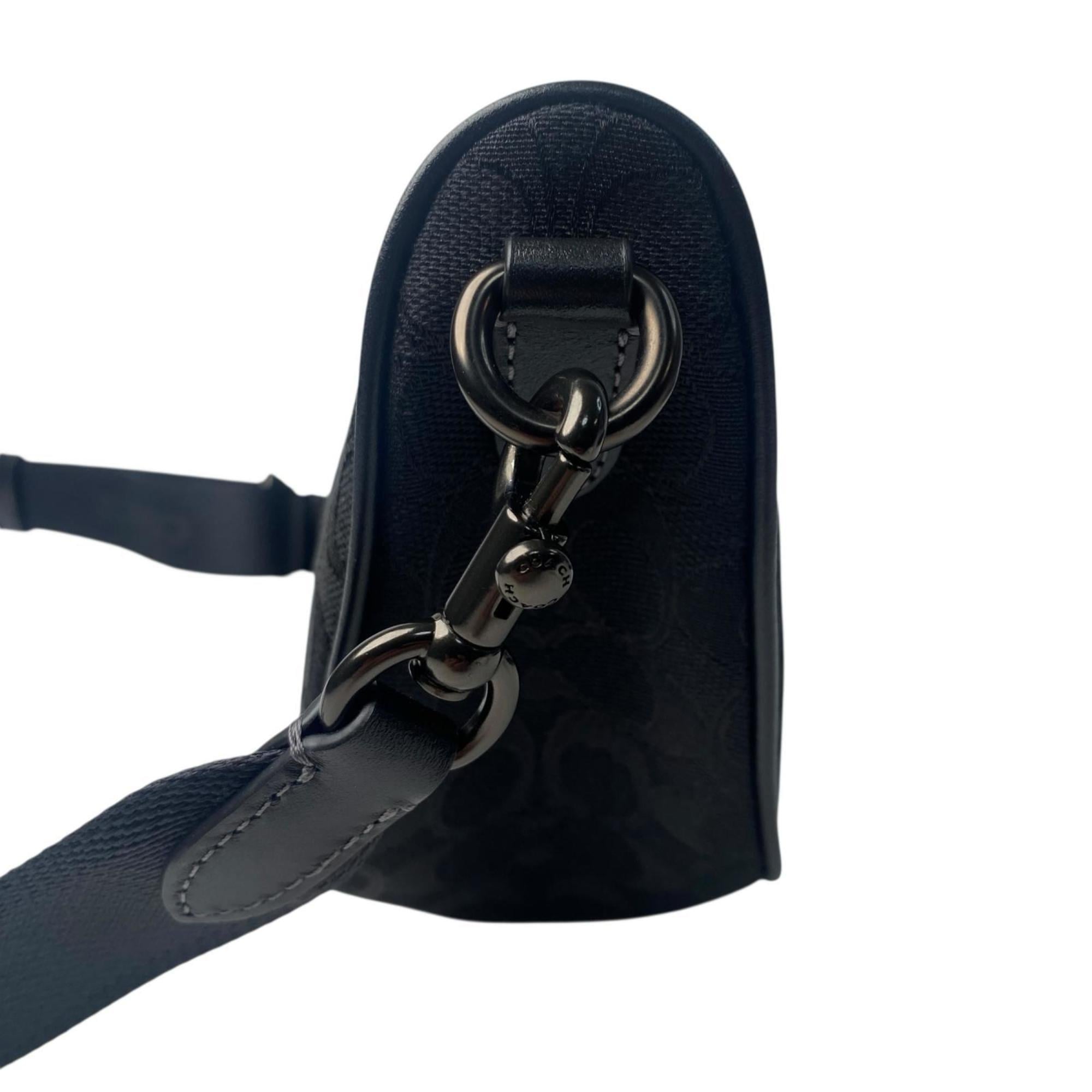 Coach Black Canvas Shoulder Bag (Pre-Owned)