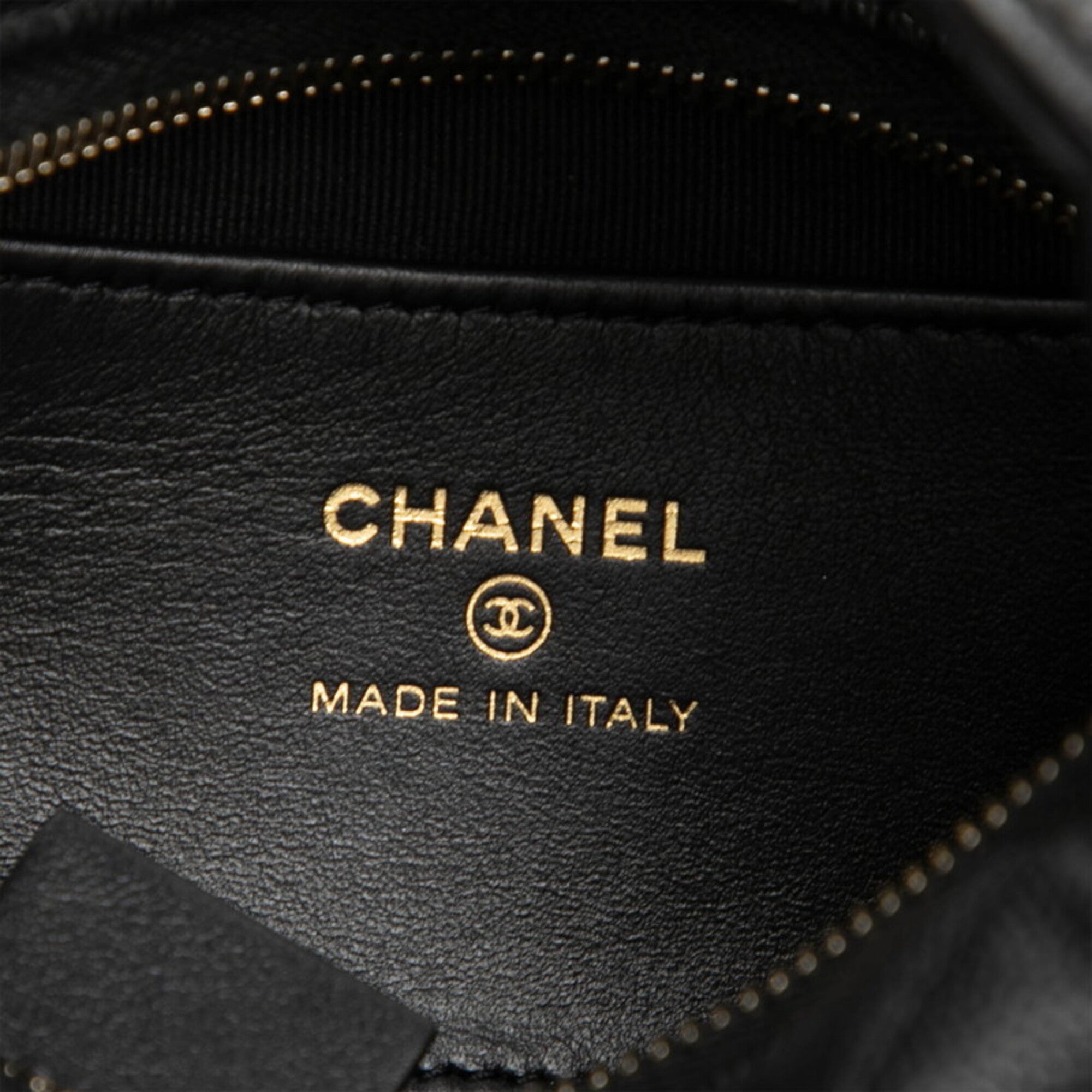Chanel Black Grained Calfskin Handbag (Pre-Owned)
